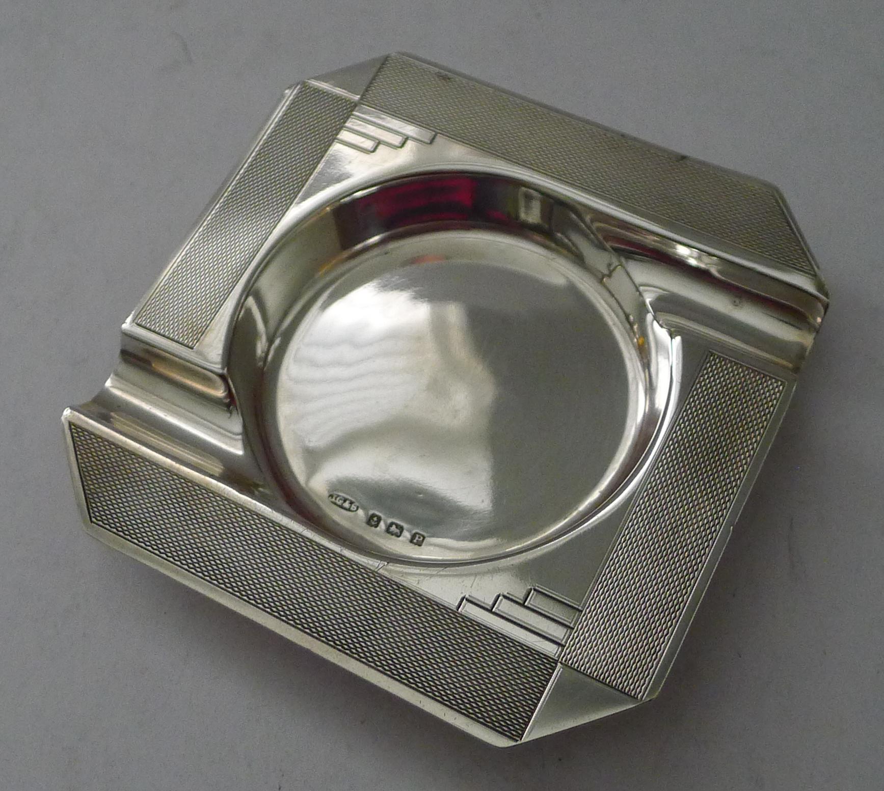 Inizio XX secolo Antico posacenere in argento massiccio di John Grinsell & Sons - 1914 in vendita