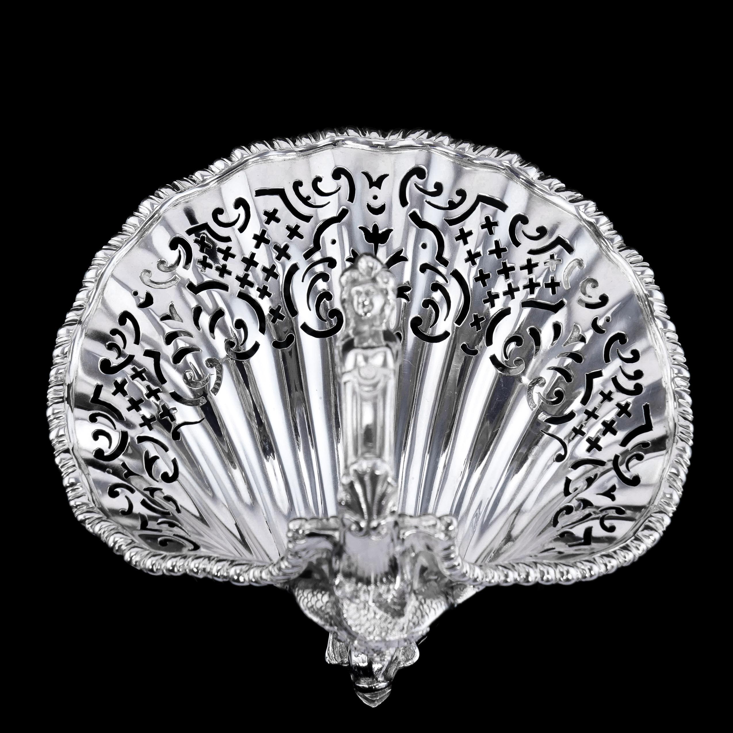 Antique SterlingSilver Rococo Shell Dish in the Manner of Paul de Lamerie - 1908 For Sale 7