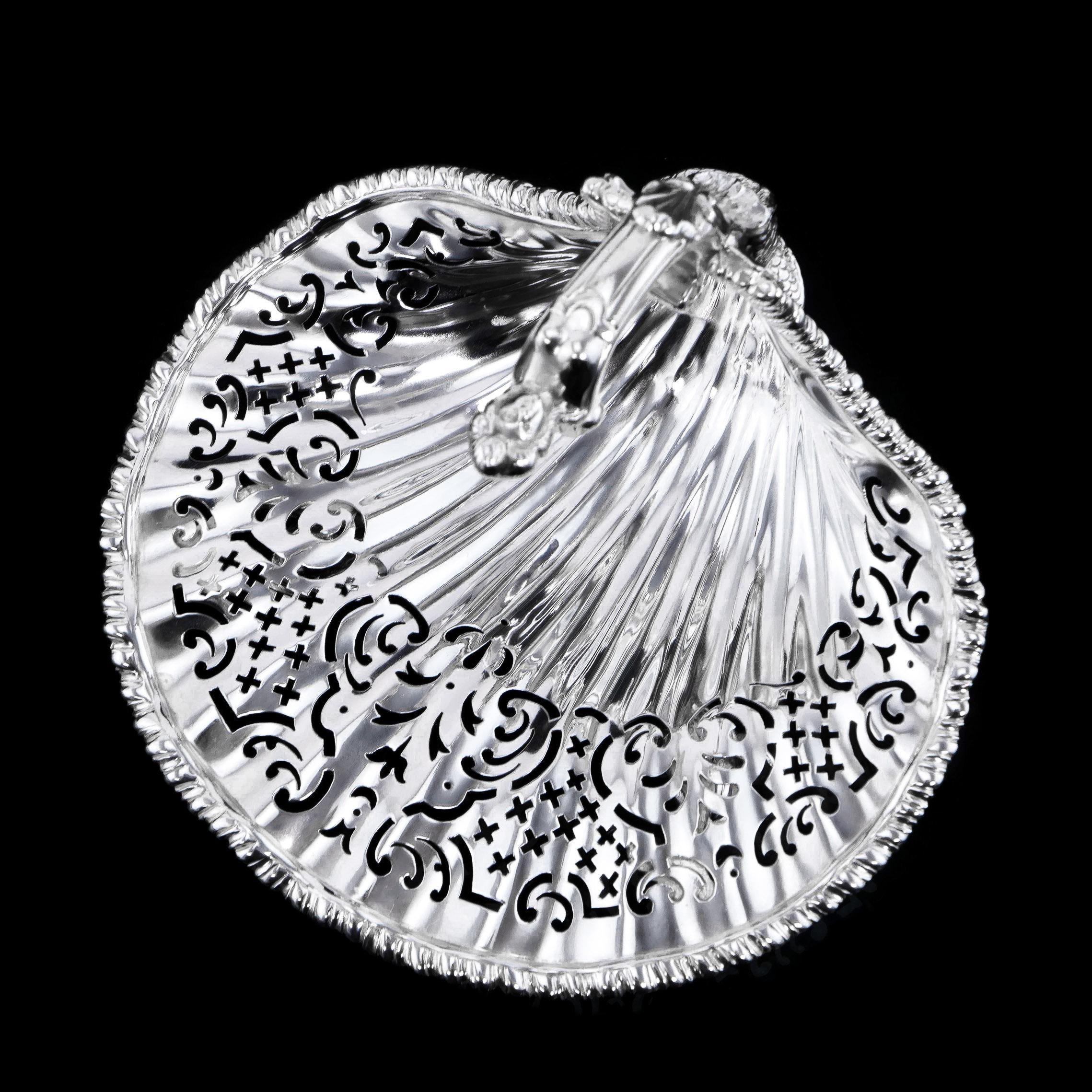 Antique SterlingSilver Rococo Shell Dish in the Manner of Paul de Lamerie - 1908 For Sale 9