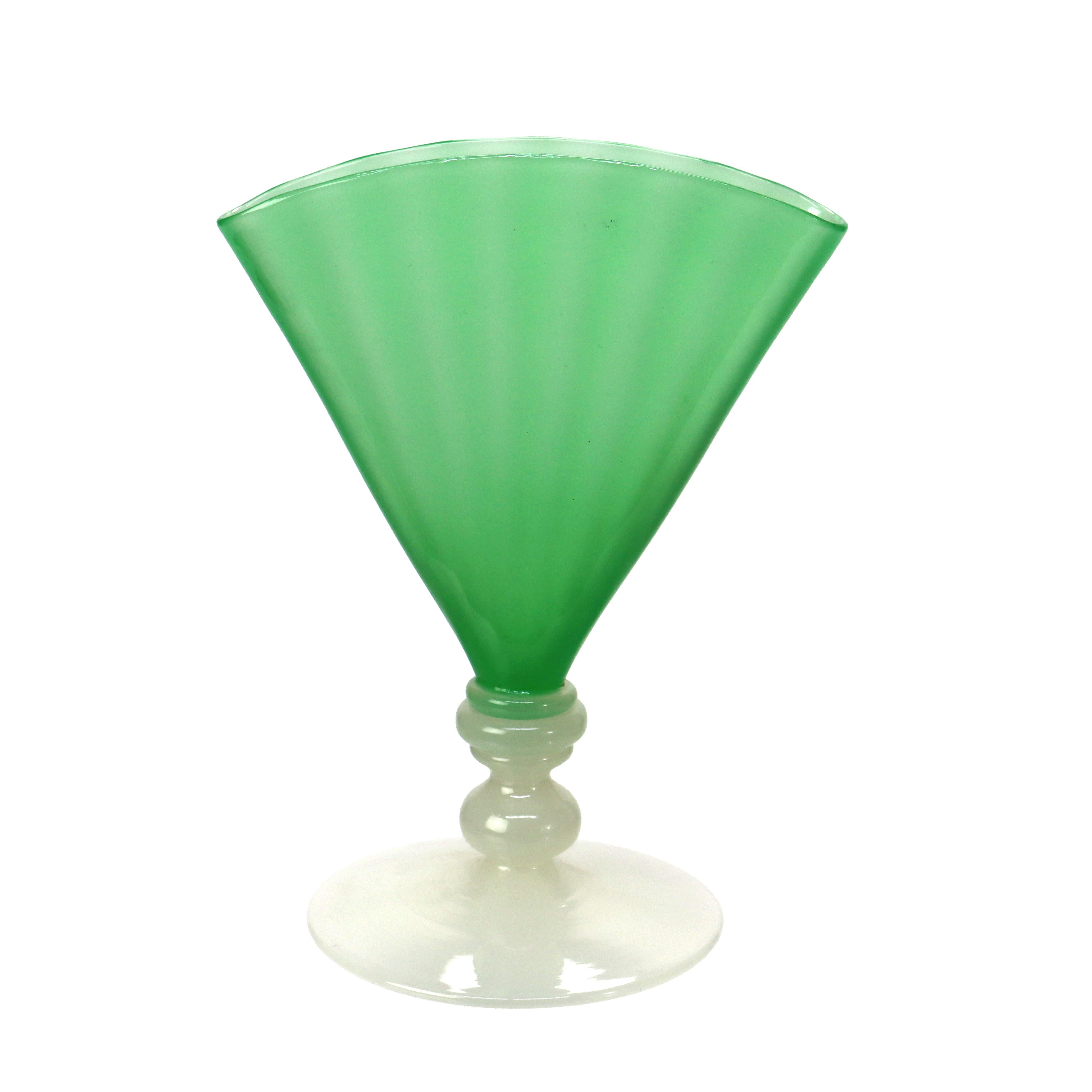 Antique Steuben Alabaster & Jade Green Art Glass Fan Vase C1920 For Sale 4