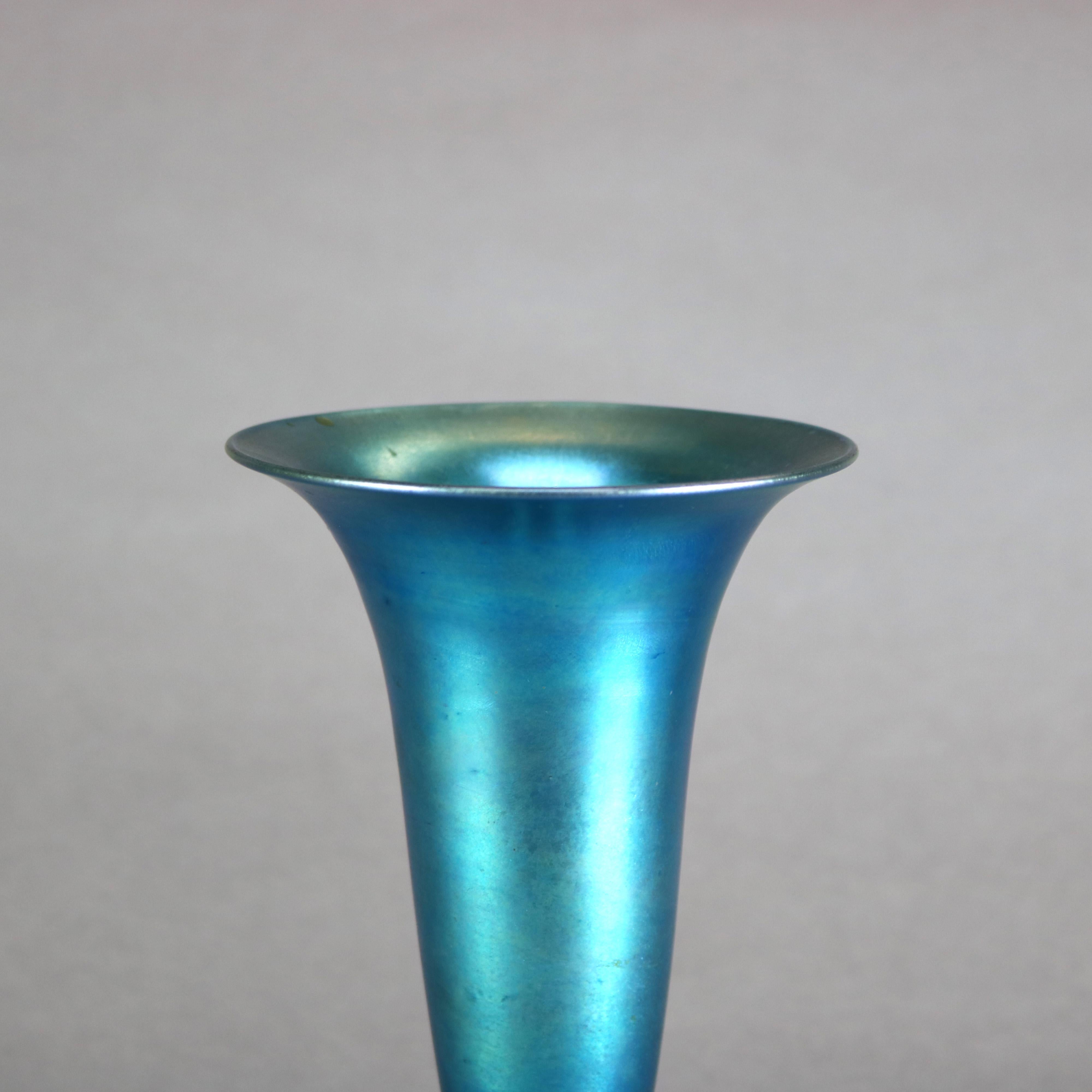 An antique Arts & Crafts art glass vase by Steuben offers a trumpet form in blue aurene seated on a flared sterling silver base, circa 1920. 

Measures: 9.5