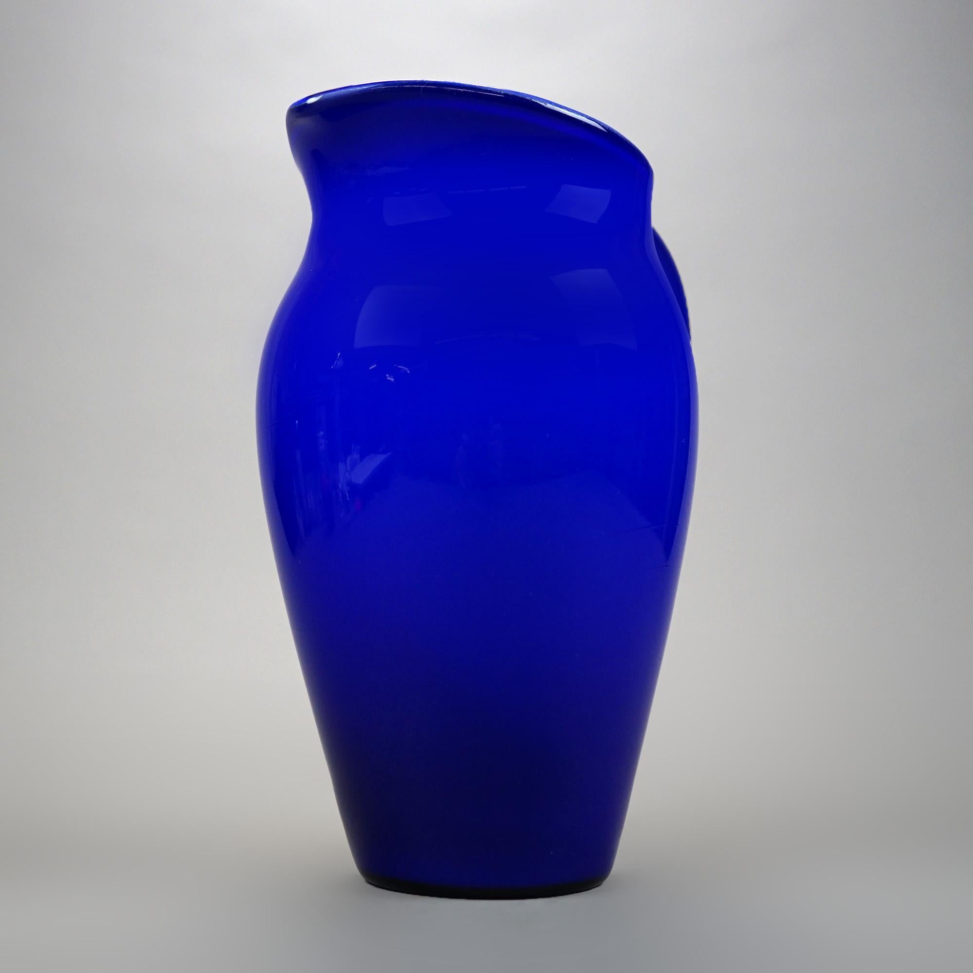 XX secolo Antica brocca per acqua in vetro artistico cobalto Steuben Glass, 1920 circa