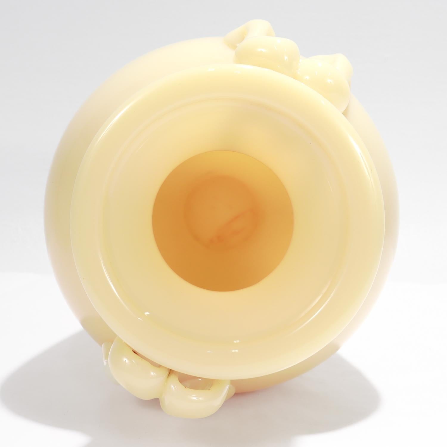 Antico vaso o urna di Steuben Glass avorio dell'epoca Carder No. 8508 in vendita 5