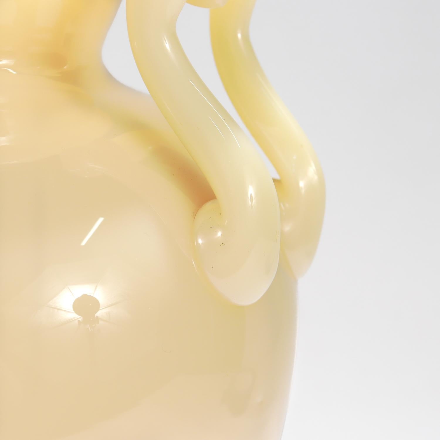 Antico vaso o urna di Steuben Glass avorio dell'epoca Carder No. 8508 in vendita 7