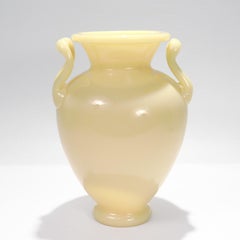 Antico vaso o urna di Steuben Glass avorio dell'epoca Carder No. 8508