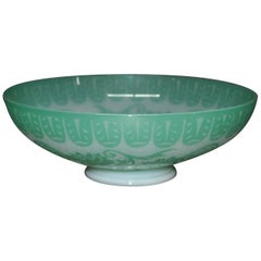 Antike Steuben Jade Grün Cut Back Chinoiserie Center Bowl mit Pfingstrosen
