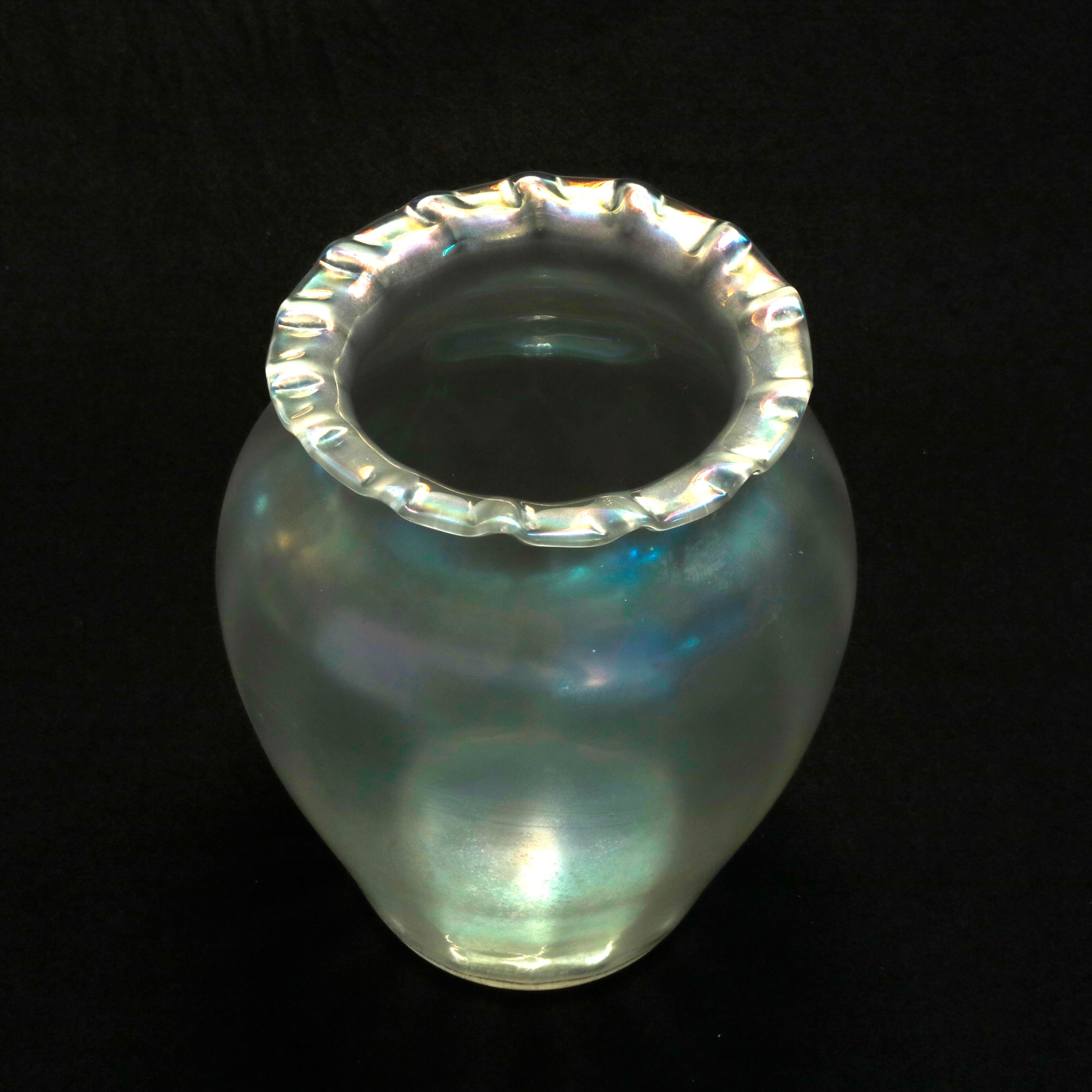 Antique Steuben Verre De Soie Crimped Edge Art Glass Vase, Circa 1920 In Good Condition In Big Flats, NY
