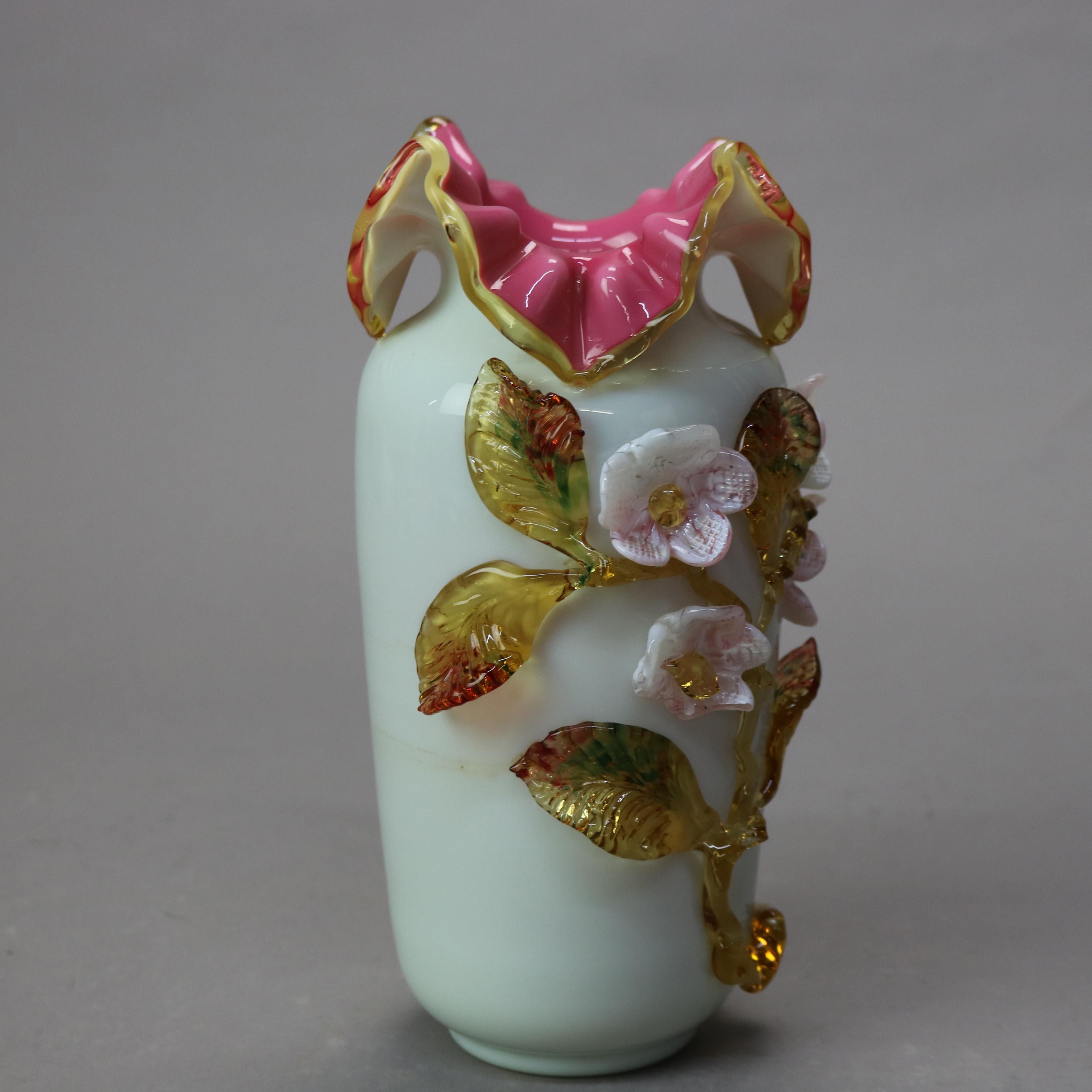Ancien verre d'art Stevens & Williams en satin avec fleurs appliquées, vers 1890 en vente 4