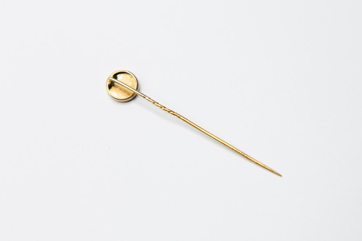 Antique Stick Pin in 18 Karat Gold with Portrait Miniature and Guilloche Enamel For Sale 1