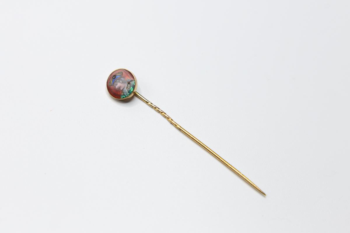 Antique Stick Pin in 18 Karat Gold with Portrait Miniature and Guilloche Enamel For Sale 2