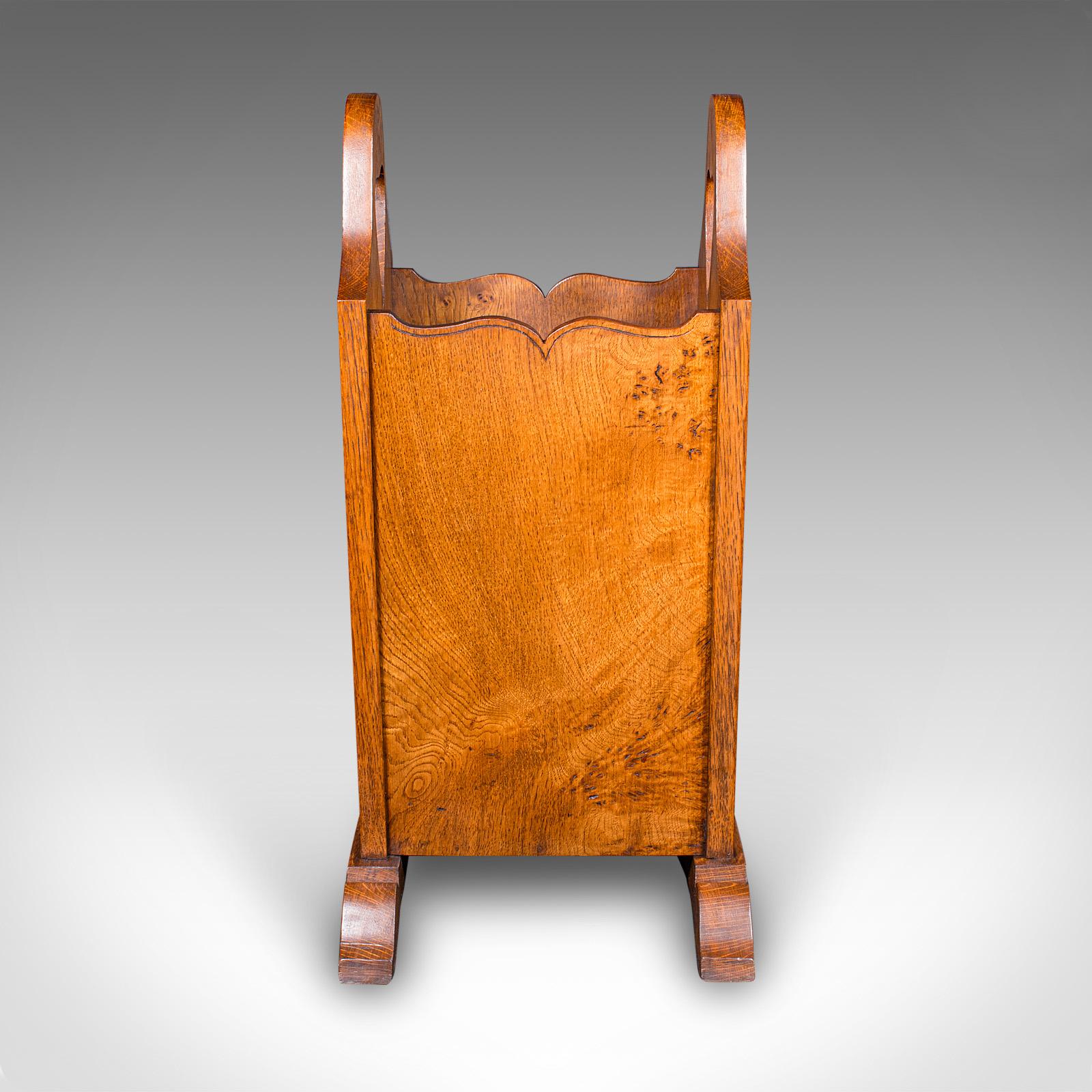Britannico Antico supporto a bastone, quercia inglese, sala ricevimenti, Arts & Crafts, vittoriano, 1900 in vendita