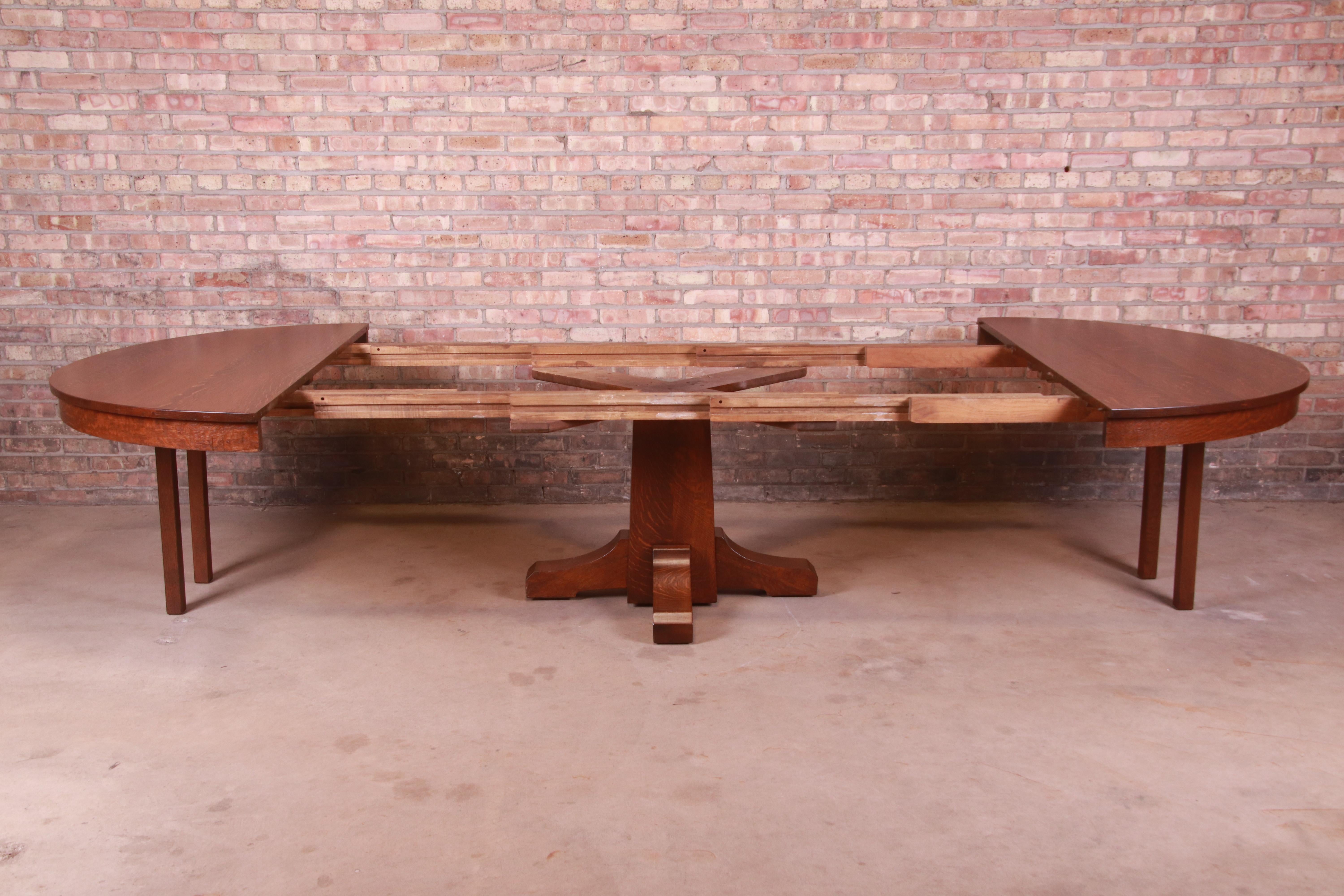 Antique Stickley Arts & Crafts Oak Pedestal Dining Table with Seven Leaves For Sale 1