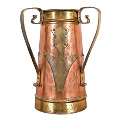 Antiguo jarrón de cobre de tres asas Stickley Brothers Arts & Crafts