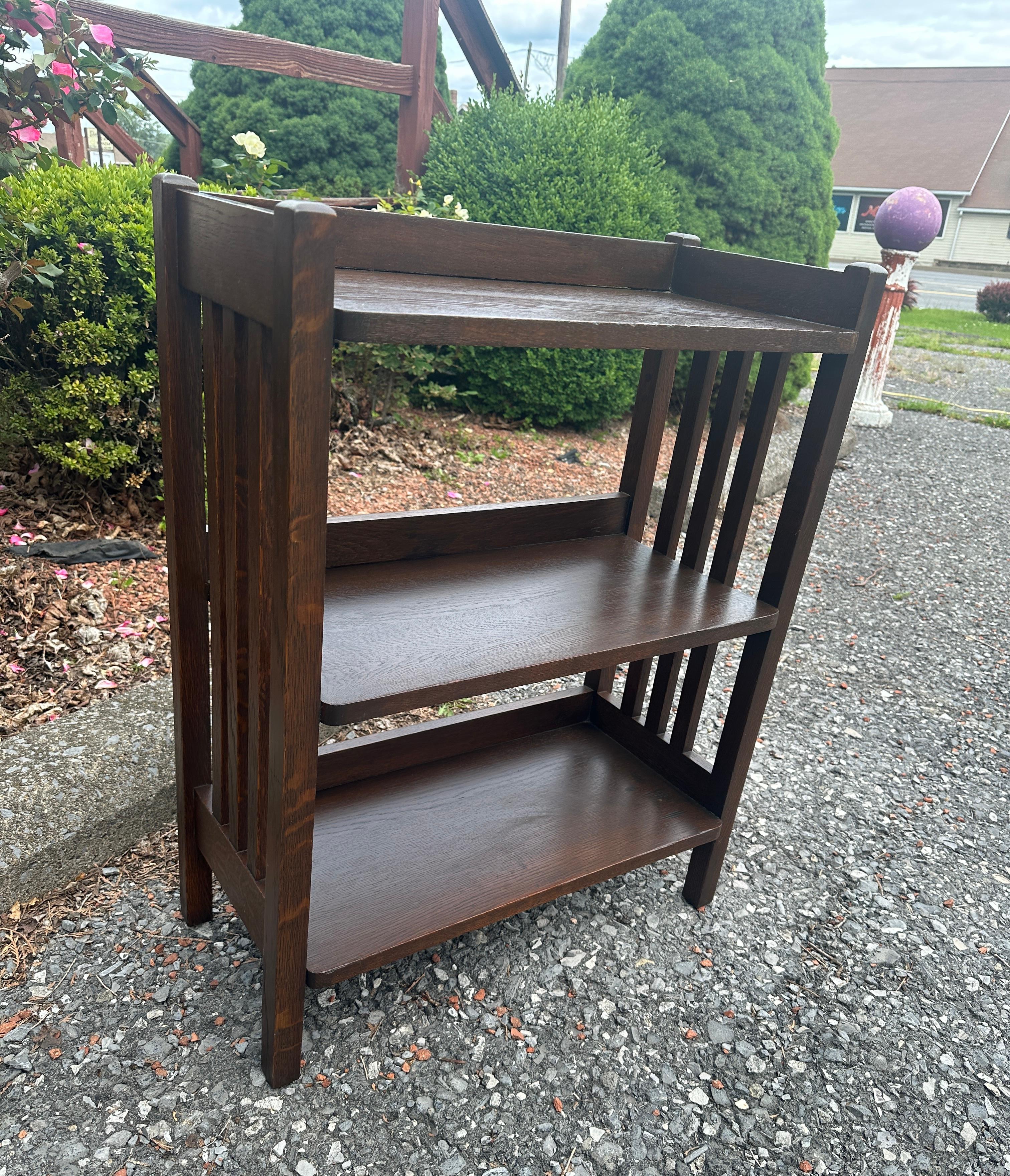 Antique   SIGNED  L&jG Stickley  Bookstand with Spindles - W7299  SALE 20% OFF en vente 3