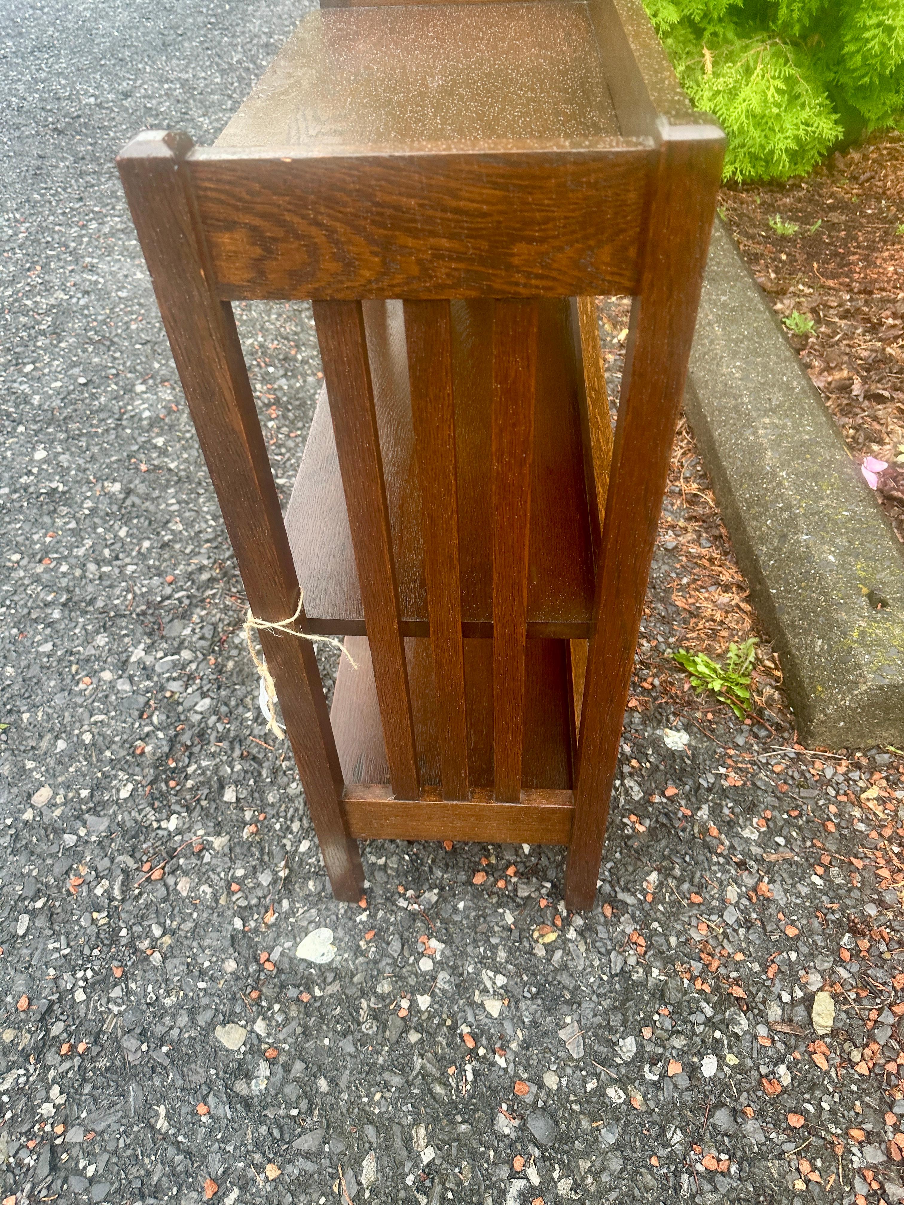 Antique SIGNED L&JG  circa 1910 Stickley Bookstand with Spindles, marked as pictured.- 

This is an antique bookstand with spindles. It was made by L&JG Stickley in 1910.  Nice oak selection with original finish and light overcoat.  All the spindles