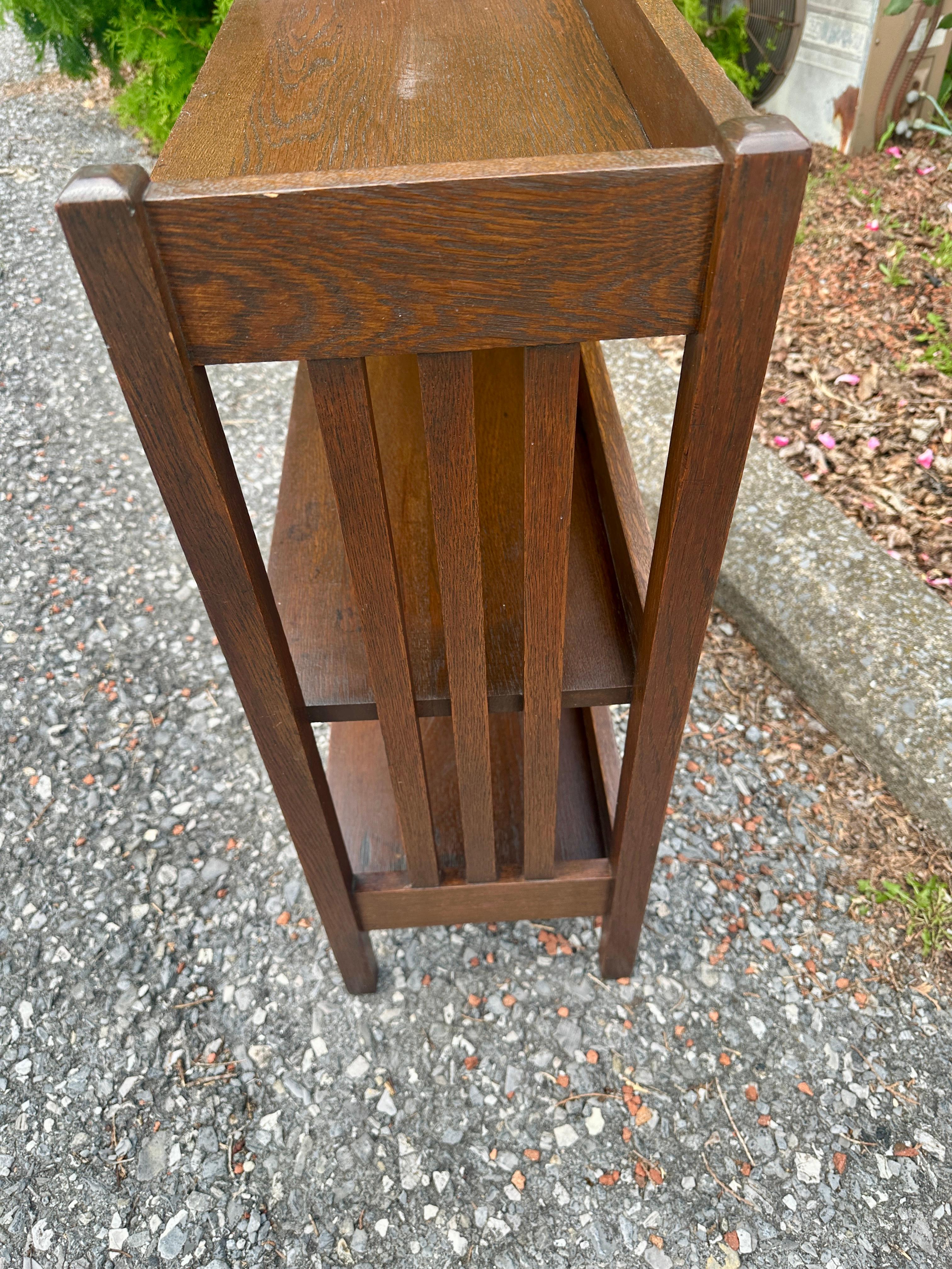 Antique   SIGNED  L&jG Stickley  Bookstand with Spindles - W7299  SALE 20% OFF en vente 1