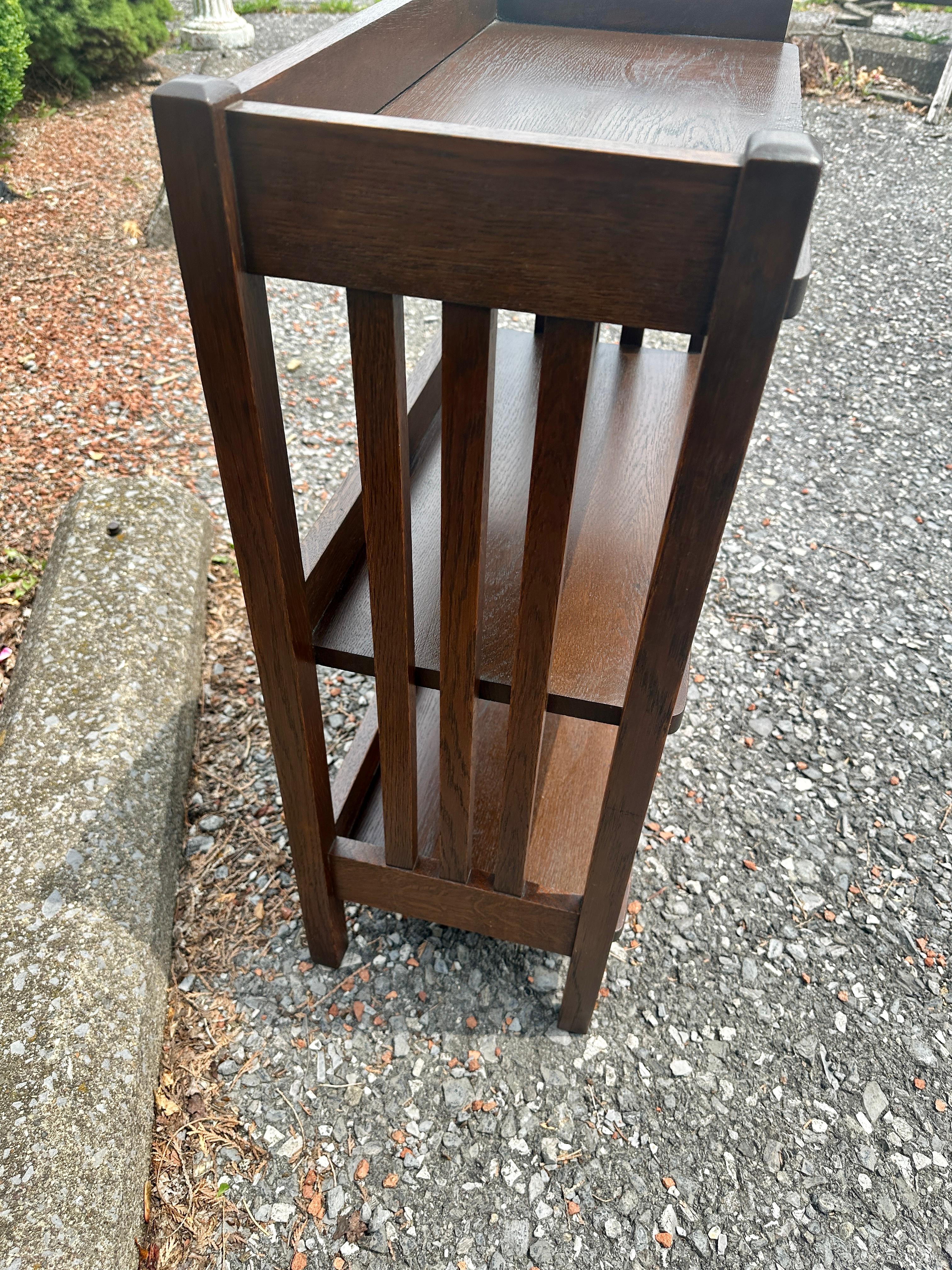 Antique   SIGNED  L&jG Stickley  Bookstand with Spindles - W7299  SALE 20% OFF en vente 2