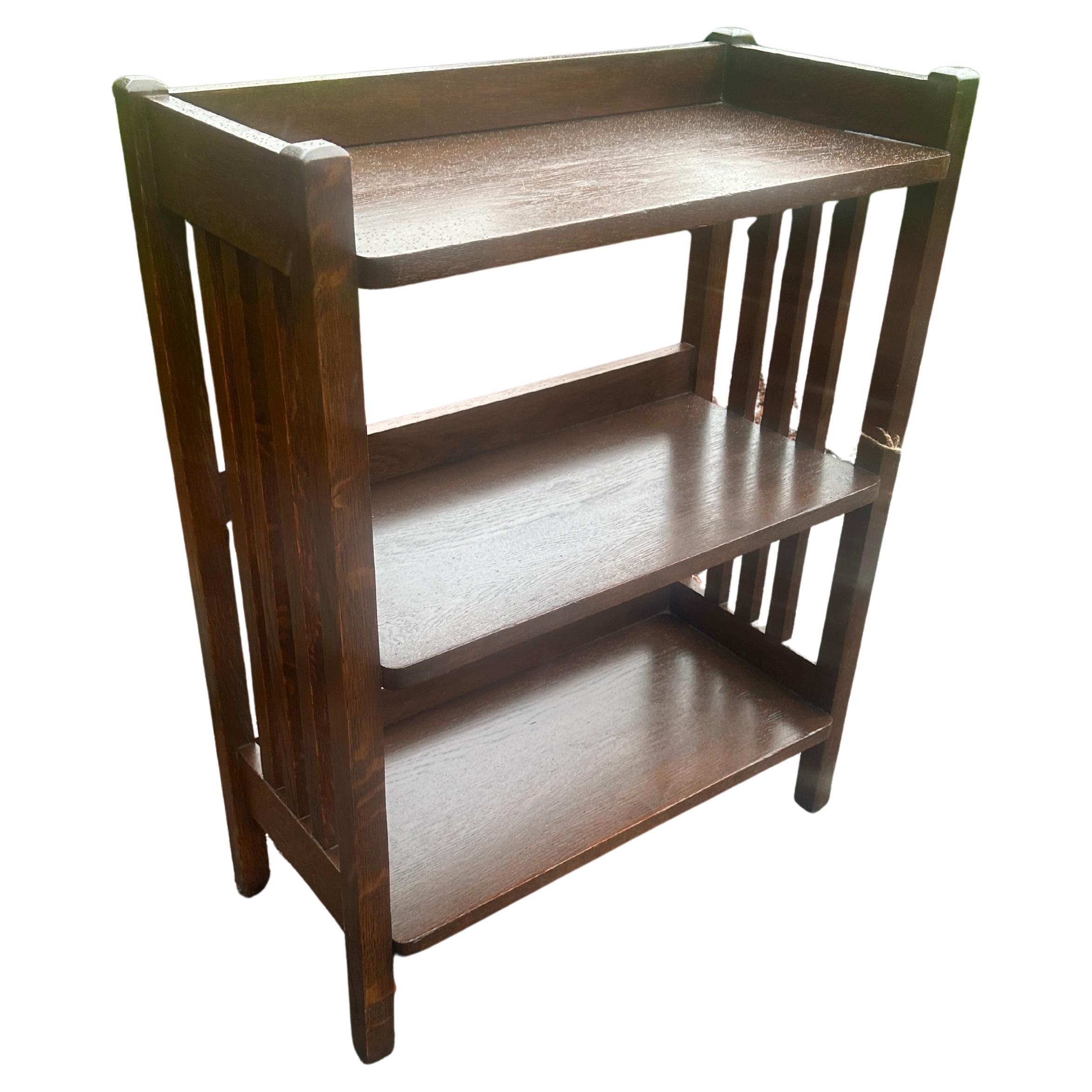 Antique   SIGNED  L&jG Stickley  Bookstand with Spindles - W7299  SALE 20% OFF en vente