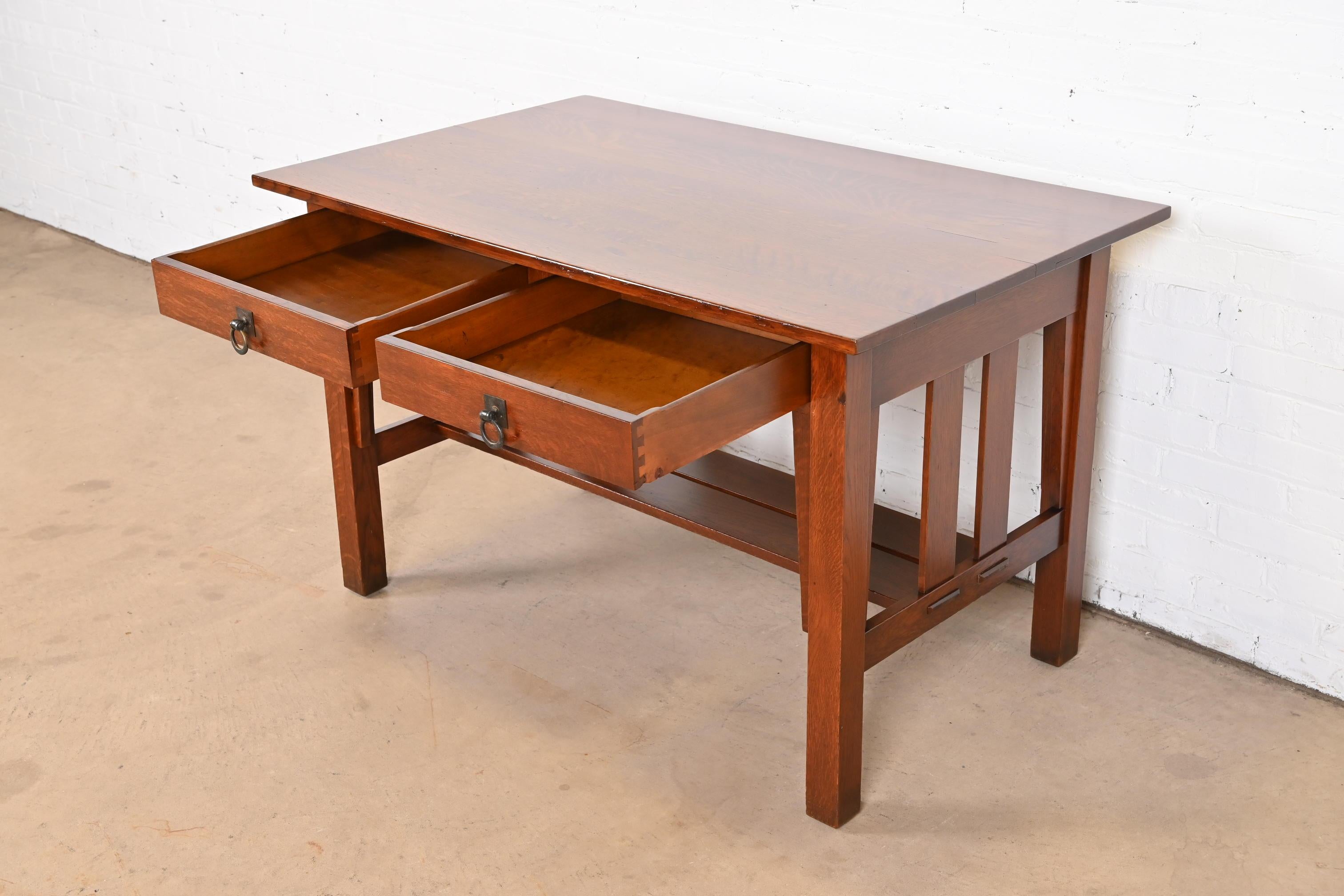Antiguo escritorio o mesa de biblioteca Stickley Brothers Mission Oak Arts & Crafts siglo XX en venta