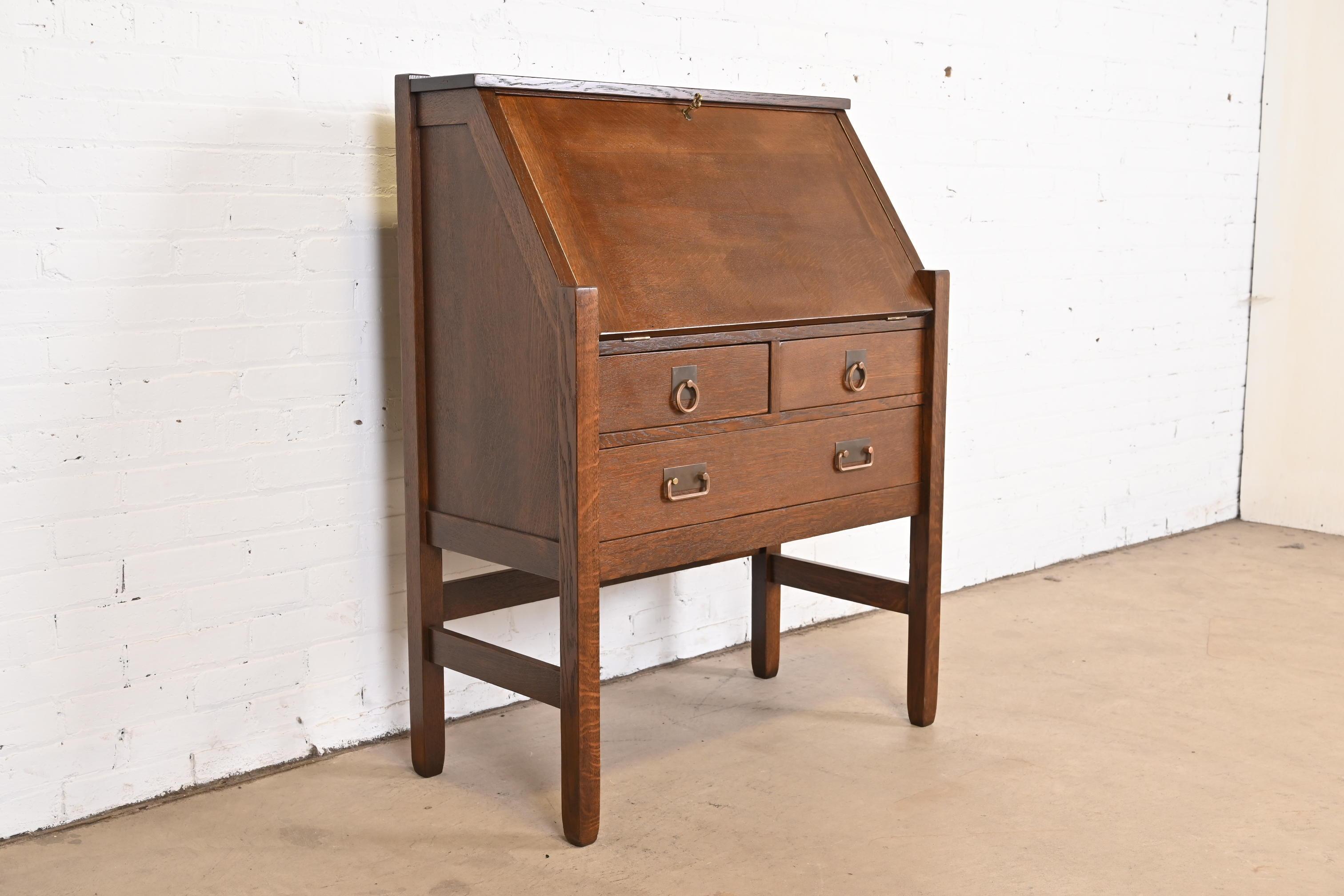 A gorgeous antique Mission or Arts & Crafts slant front writing desk

By Stickley Brothers

USA, Early 20th Century

Quarter sawn oak, with original hammered copper hardware. Desk locks, and key is included.

Measures: 33.63