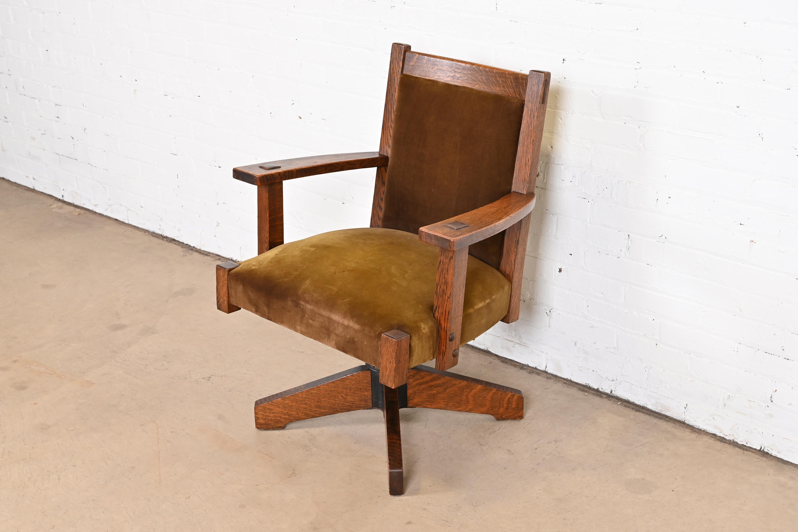 stickley swivel chair