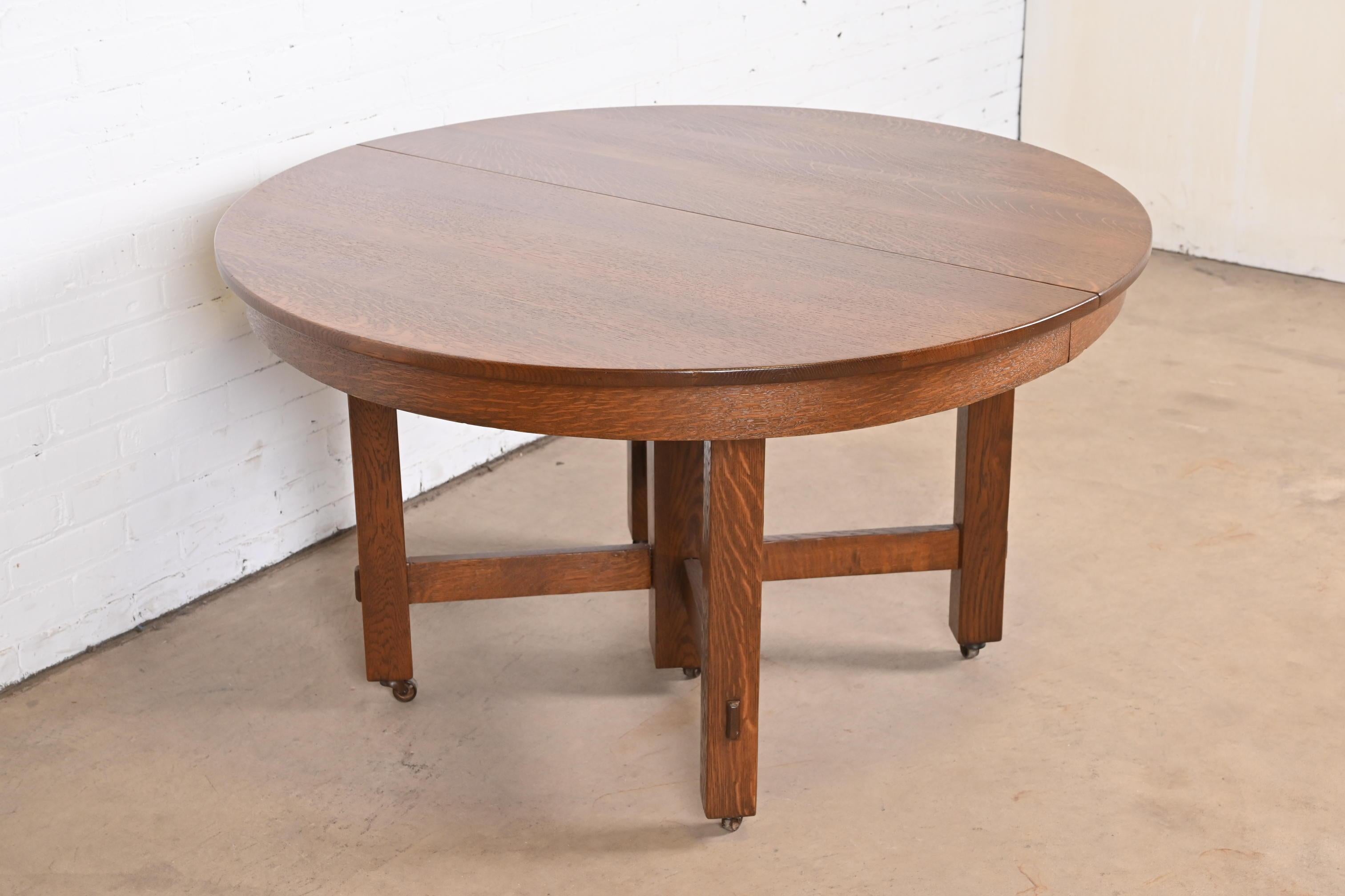 20ième siècle Ancienne table à manger à rallonge en chêne Arts & Crafts Mission de Stickley Brothers en vente
