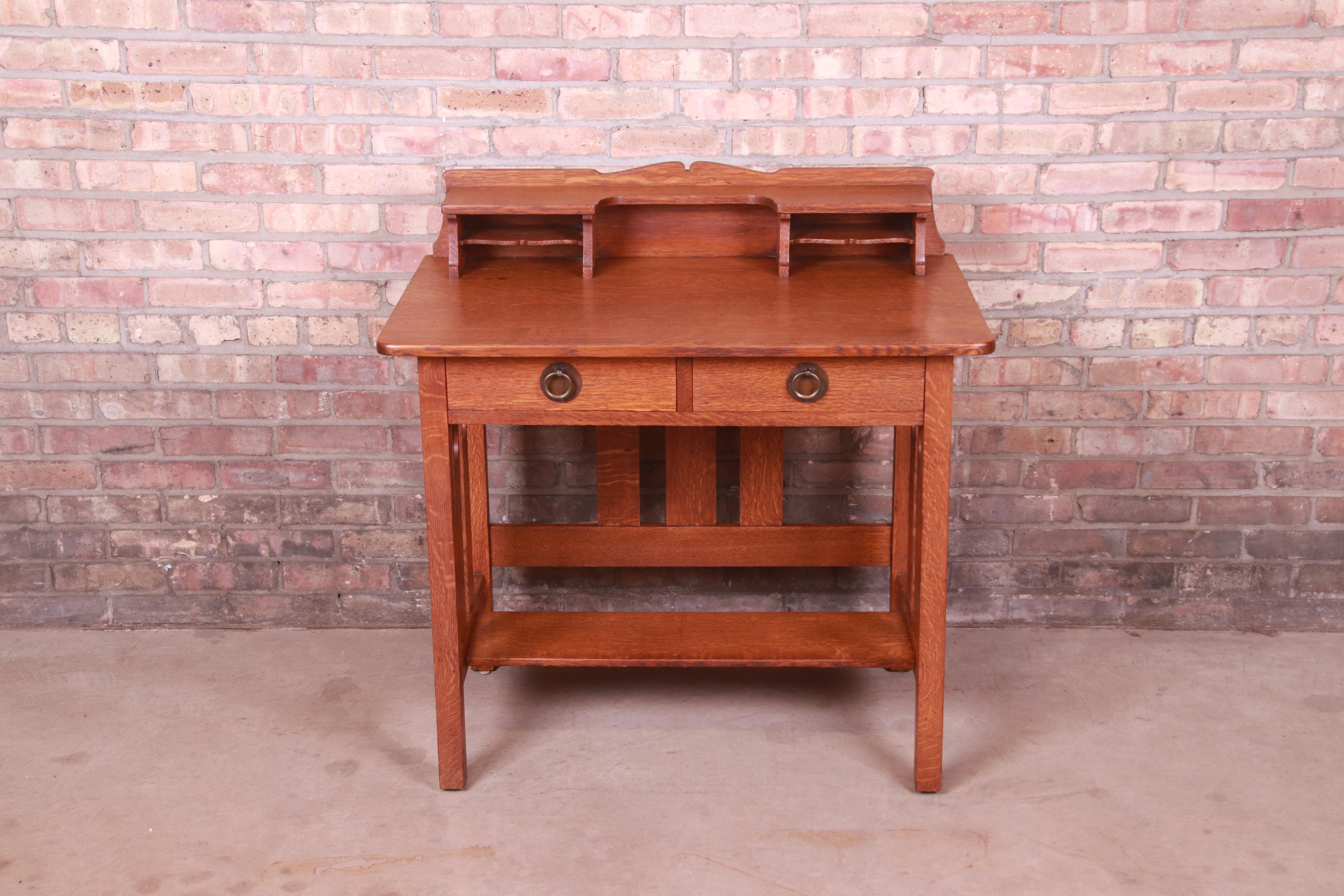 A rare and exceptional antique Mission oak Arts & Crafts writing desk

By Stickley Brothers (original label present)

USA, Circa 1900

Solid quarter sawn oak, with original copper hardware.

Measures: 36