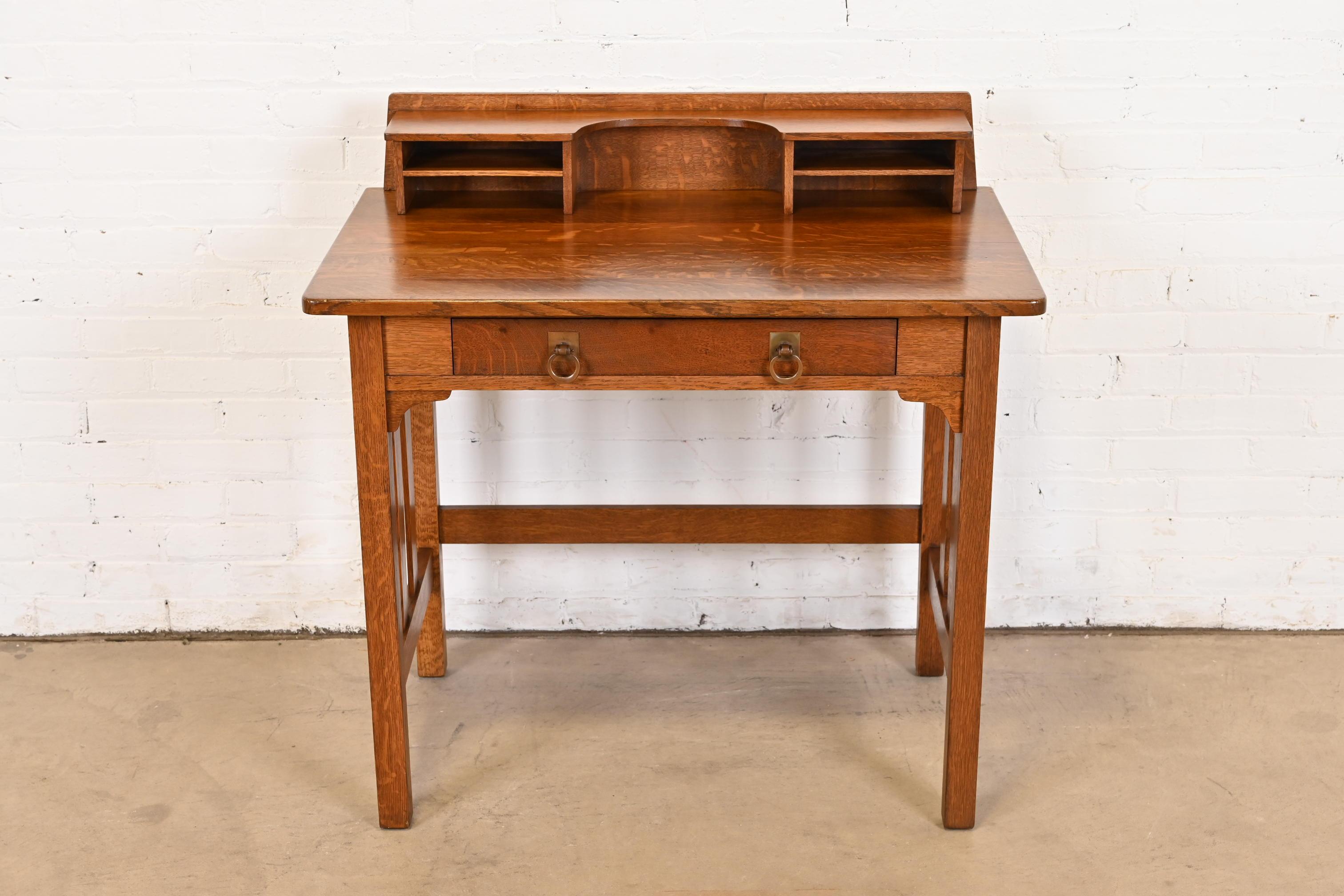 An exceptional antique Mission or Arts & Crafts writing desk

By Stickley Brothers

USA, Circa 1900

Solid quarter sawn oak, with original hammered copper hardware.

Measures: 36