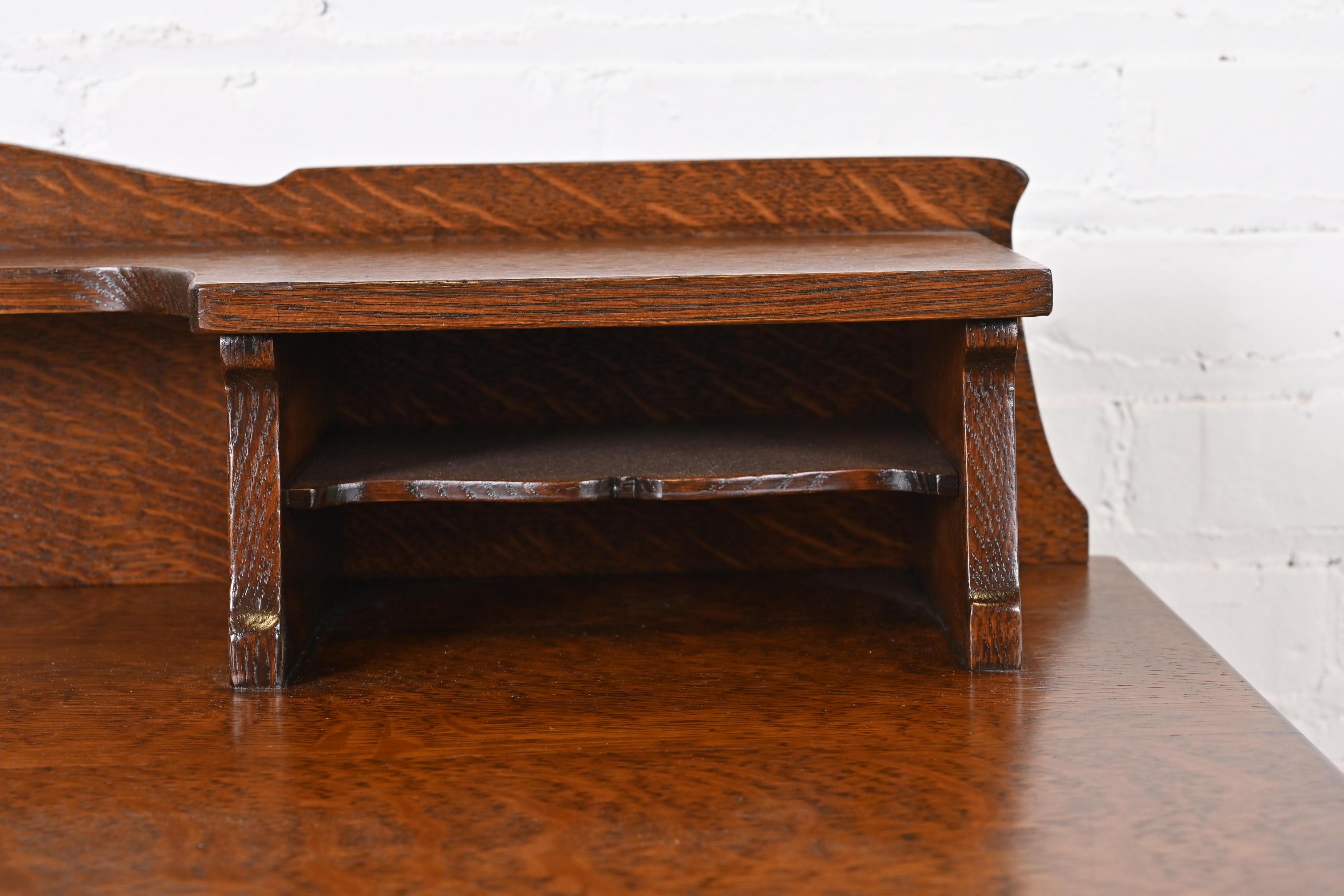 Antiker Stickley Brothers Missions-Schreibtisch aus Eiche im Arts and Crafts-Stil, neu restauriert im Angebot 1