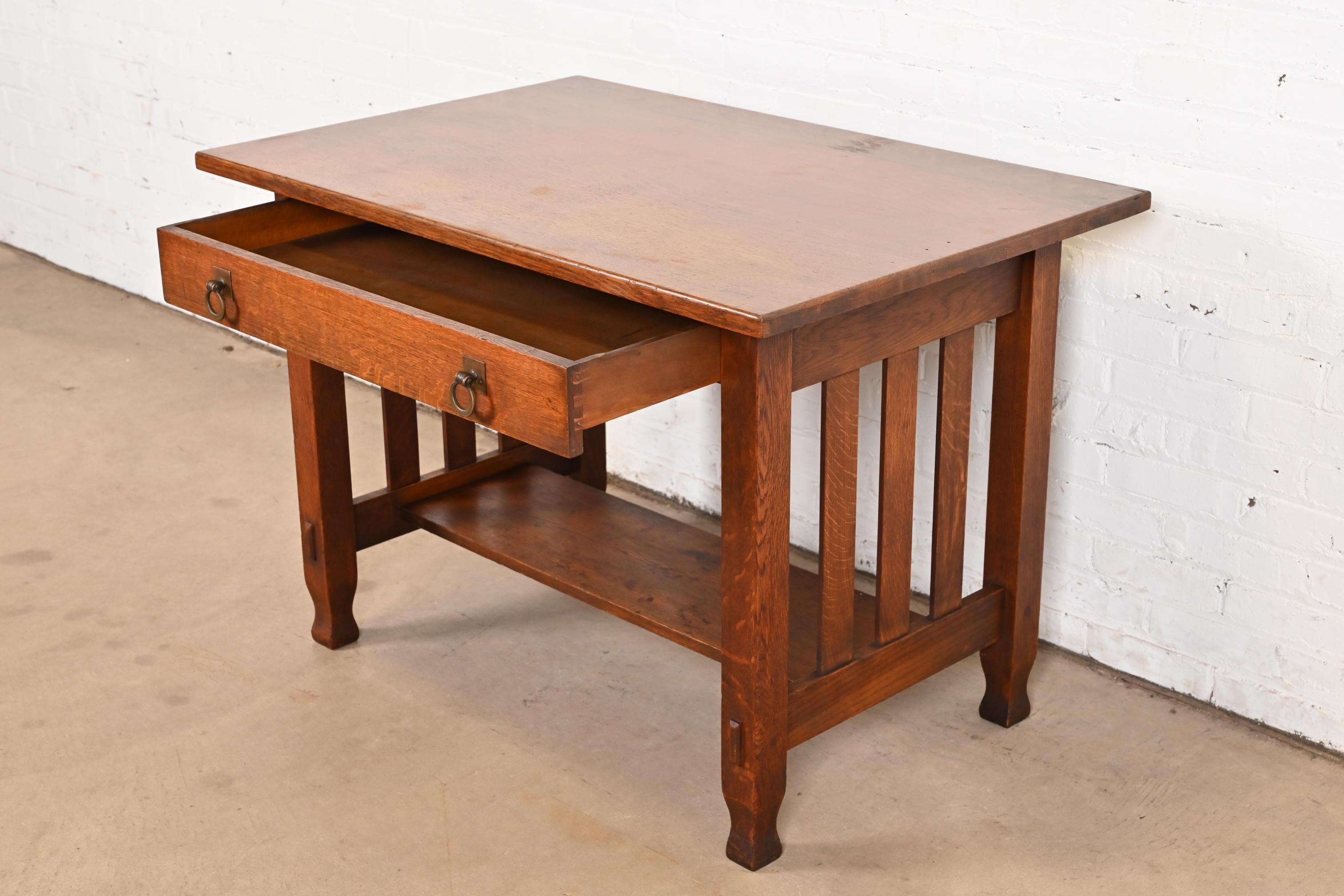 Antiker Stickley Brothers Mission Eichenholz Arts & Crafts Schreib- oder Bibliothekstisch (Kupfer) im Angebot
