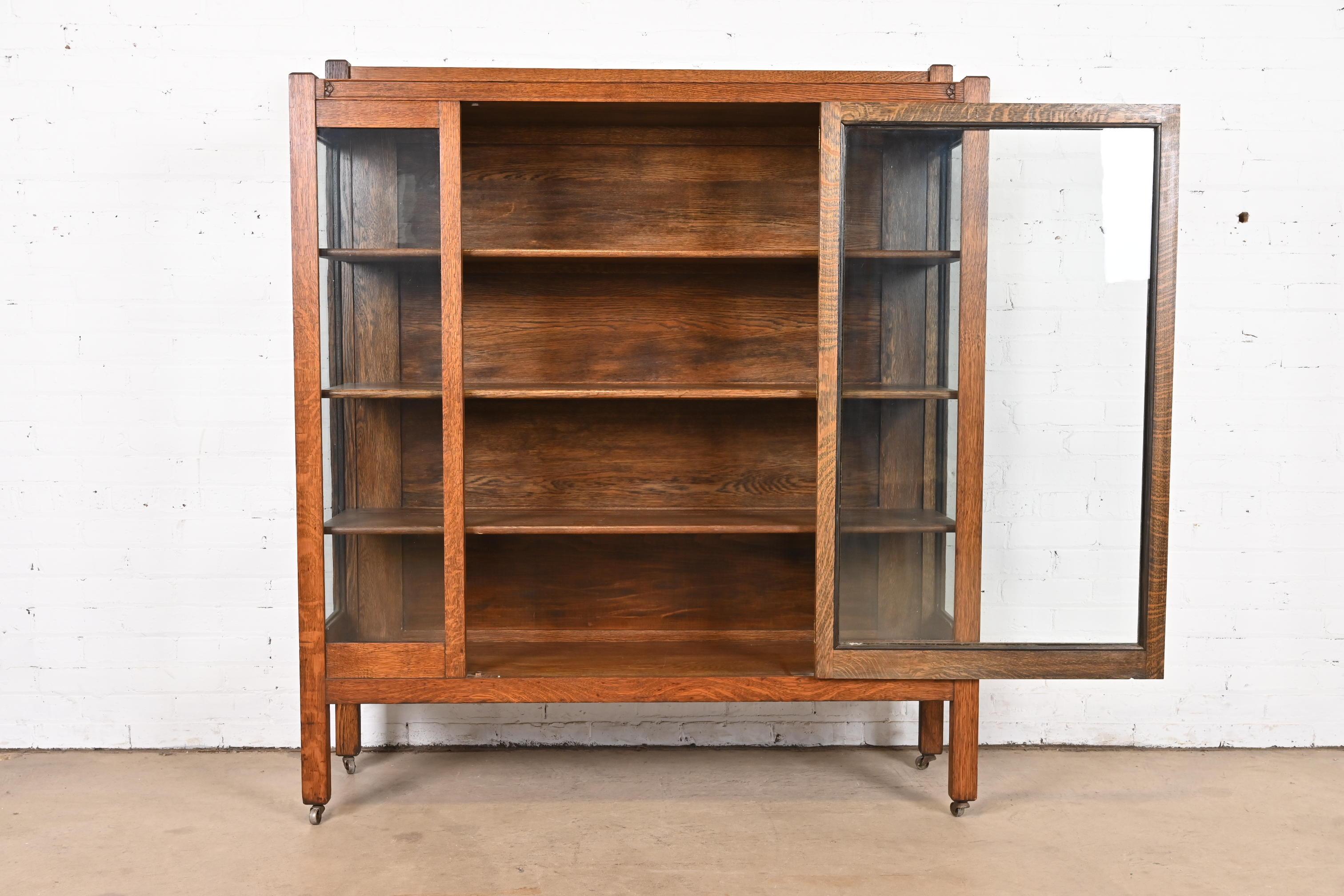 Antique Stickley Brothers Style Mission Oak Arts and Crafts Bookcase, Circa 1900 For Sale 1