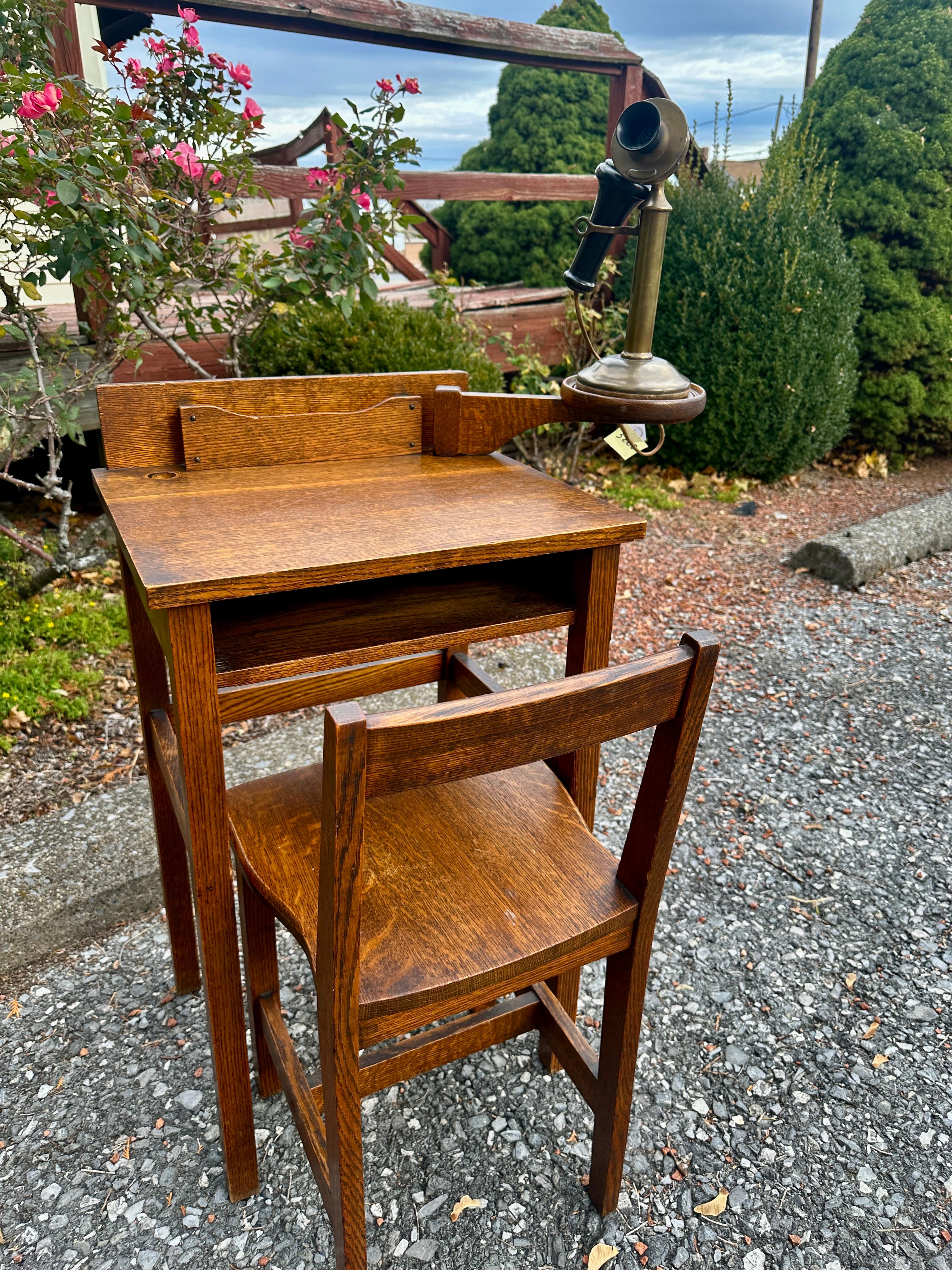 Table et chaise téléphoniques anciennes Stickley Brothers - W5050 en vente 8