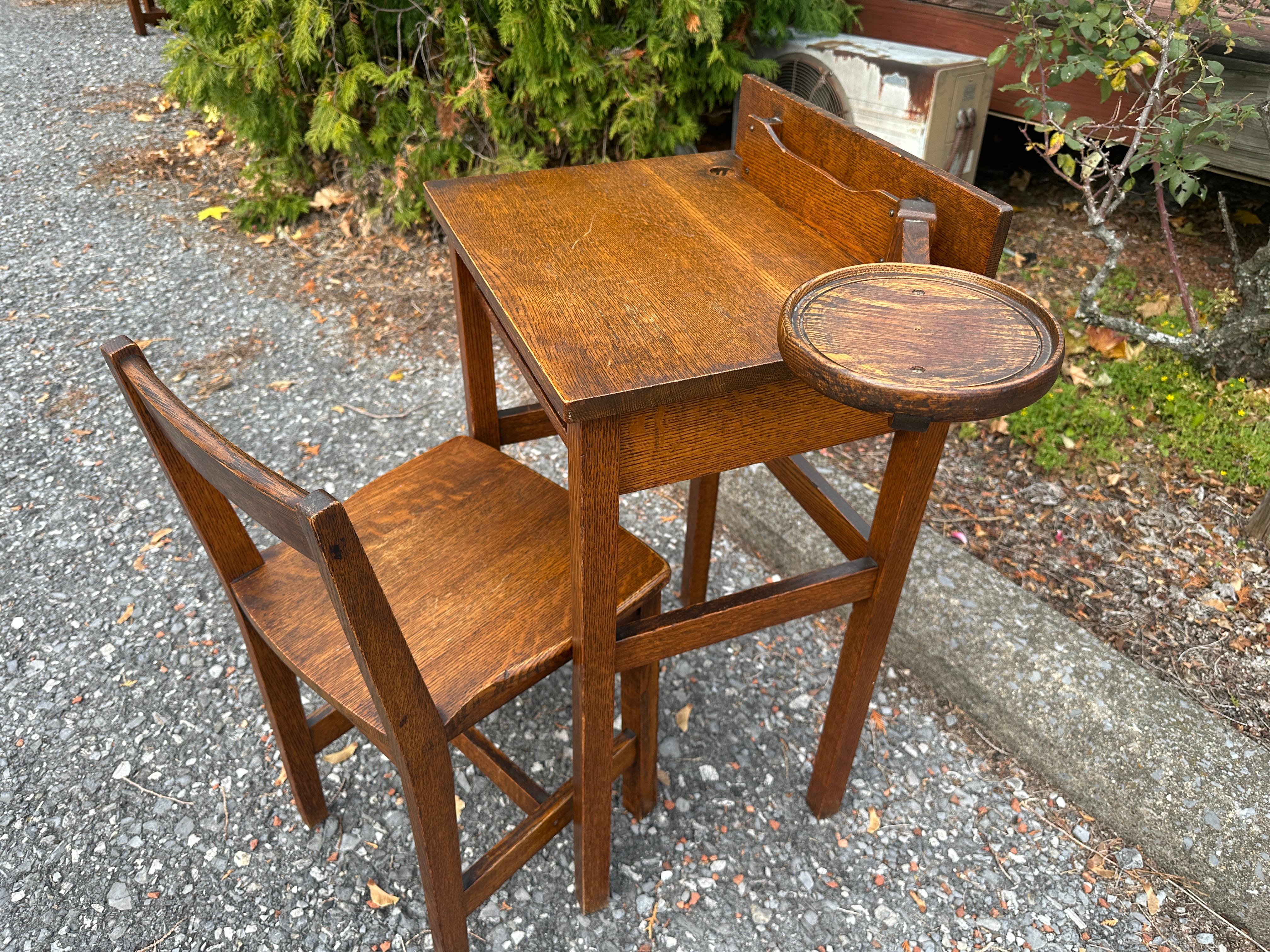 20ième siècle Table et chaise téléphoniques anciennes Stickley Brothers - W5050 en vente