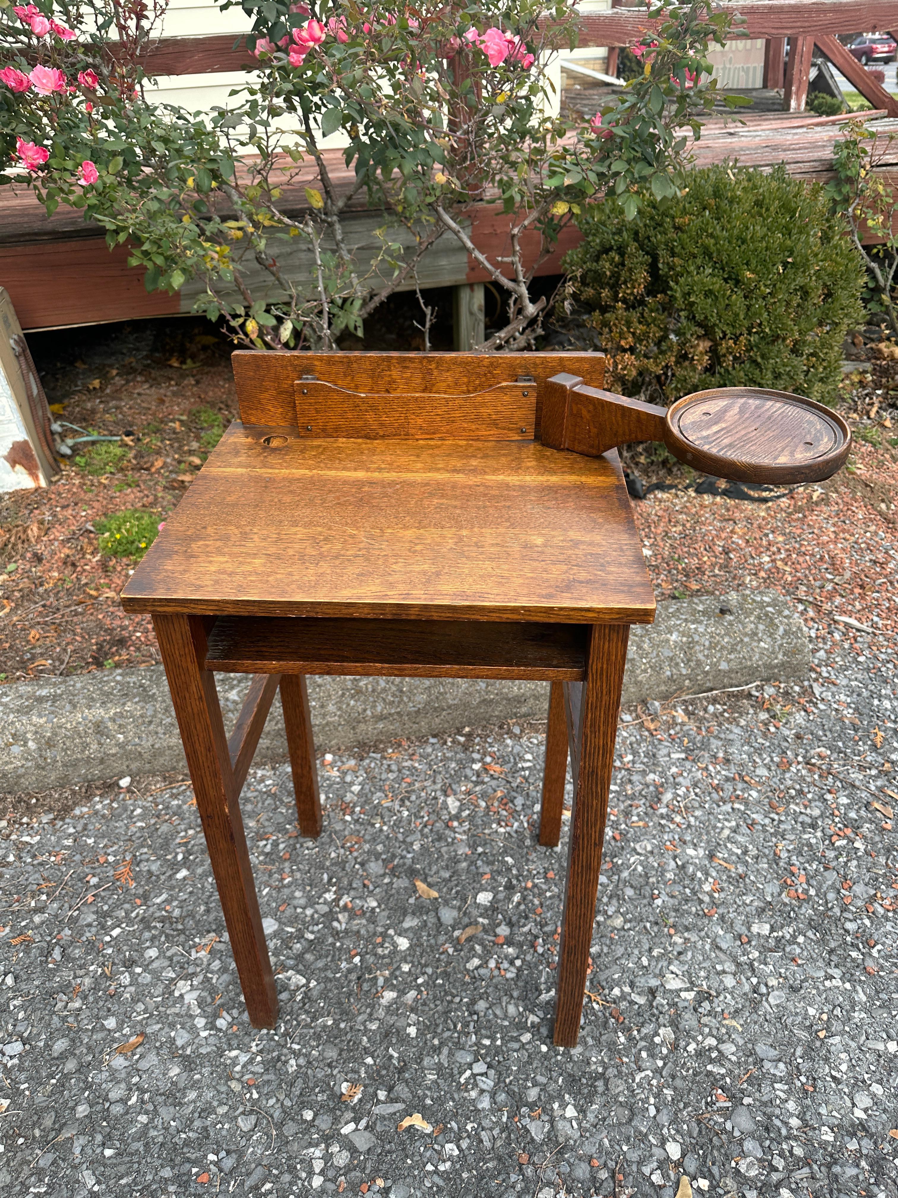 Table et chaise téléphoniques anciennes Stickley Brothers - W5050 en vente 1