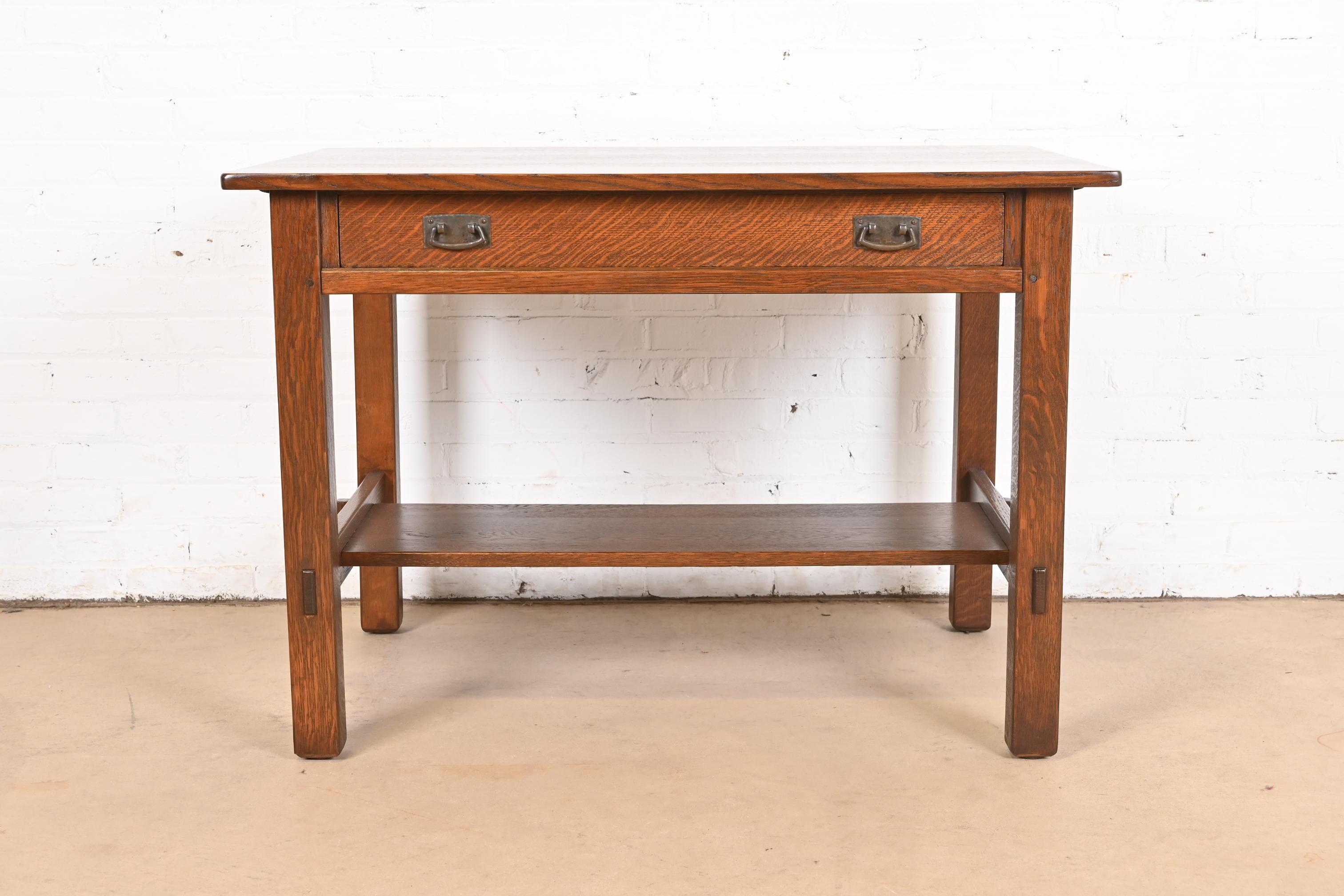 An exceptional antique Mission or Arts & Crafts writing desk or library table

By L. & J.G. Stickley

USA, Circa 1900

Solid quarter sawn oak, with original hammered copper hardware.

Measures: 42
