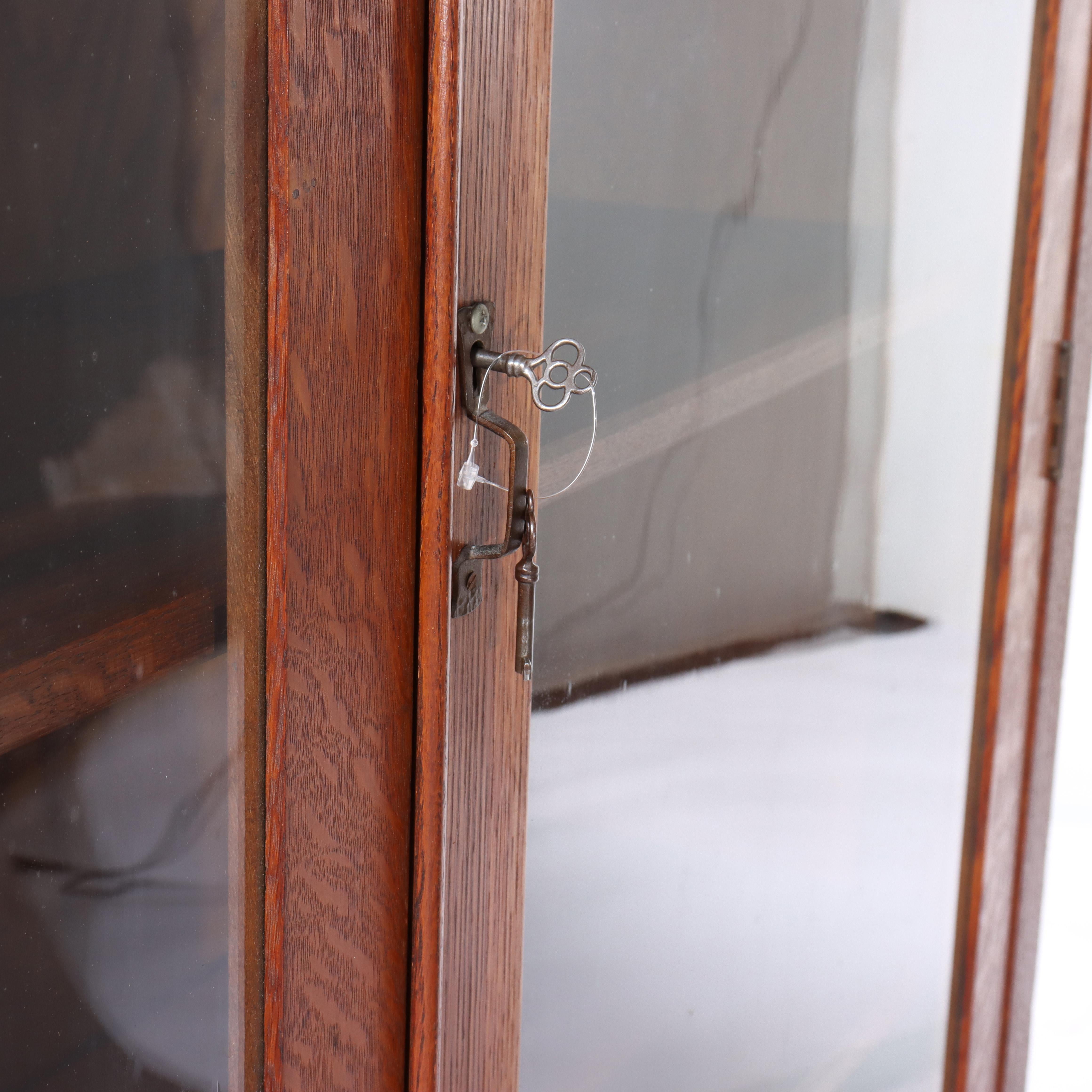 Ancienne bibliothèque Stickley School en Oak Oak à 2 portes avec verre au plomb v1920 en vente 7