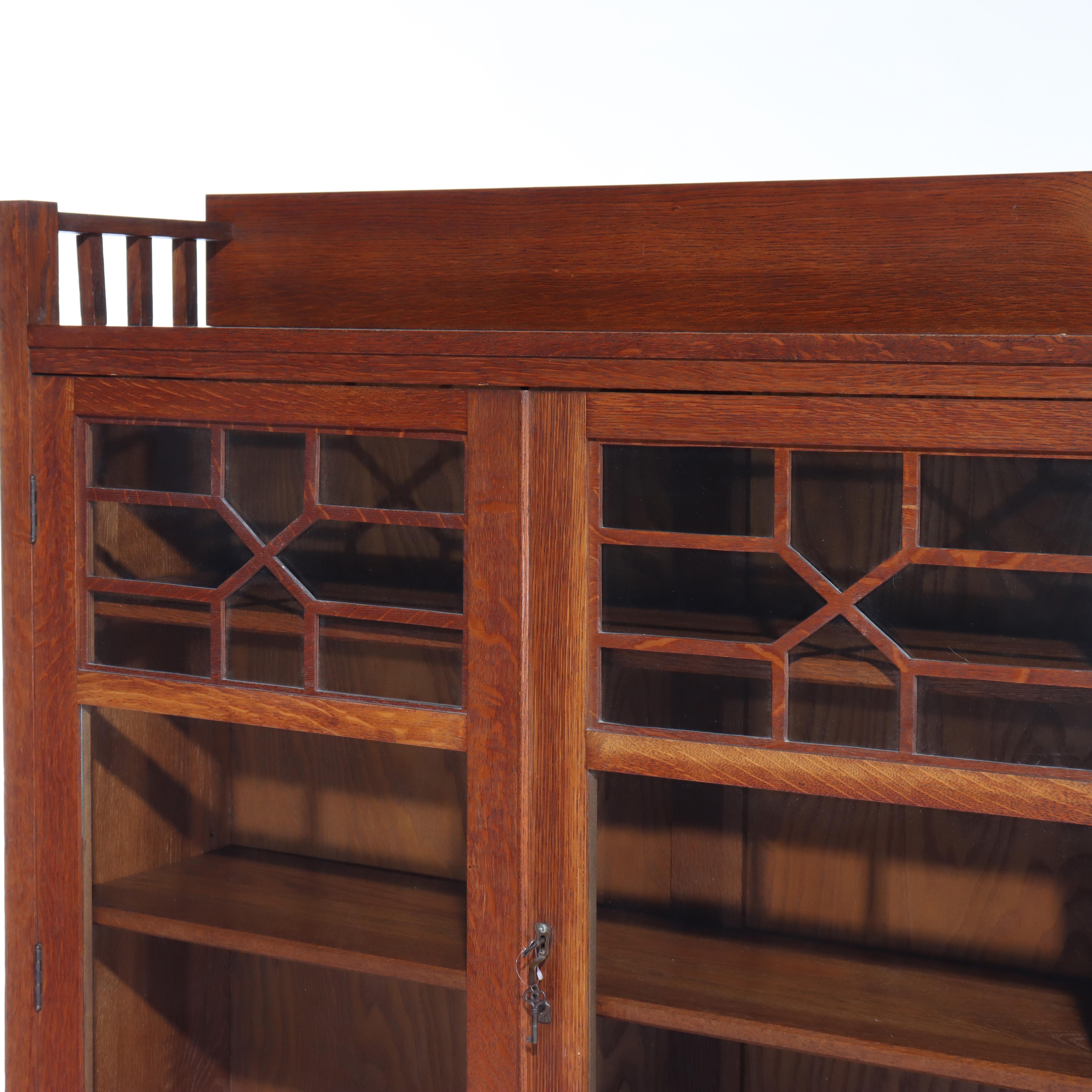 Ancienne bibliothèque Stickley School en Oak Oak à 2 portes avec verre au plomb v1920 en vente 1