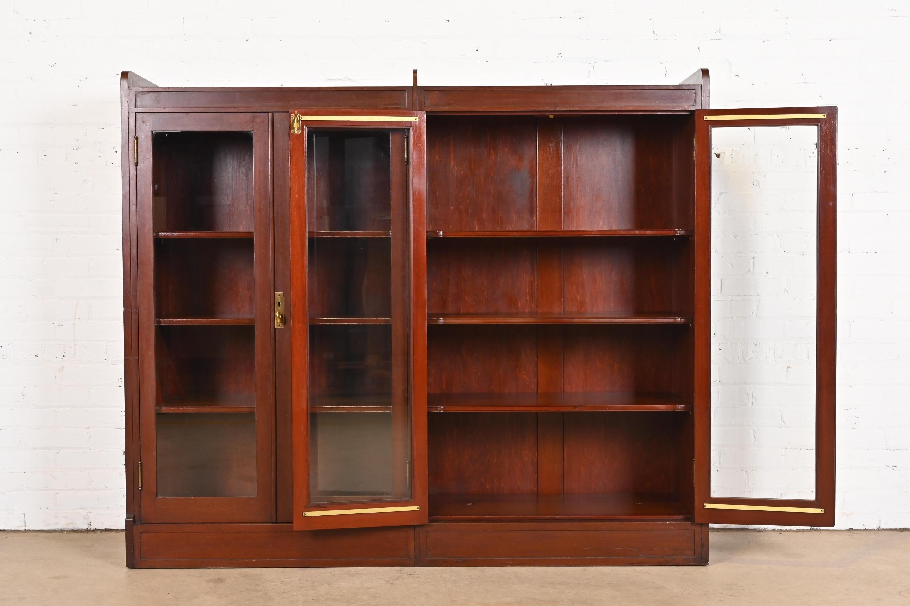 Antikes doppelreihiges Bücherregal aus massivem Mahagoni im Stickley-Stil im Arts and Crafts-Stil, 1920er Jahre im Angebot 3