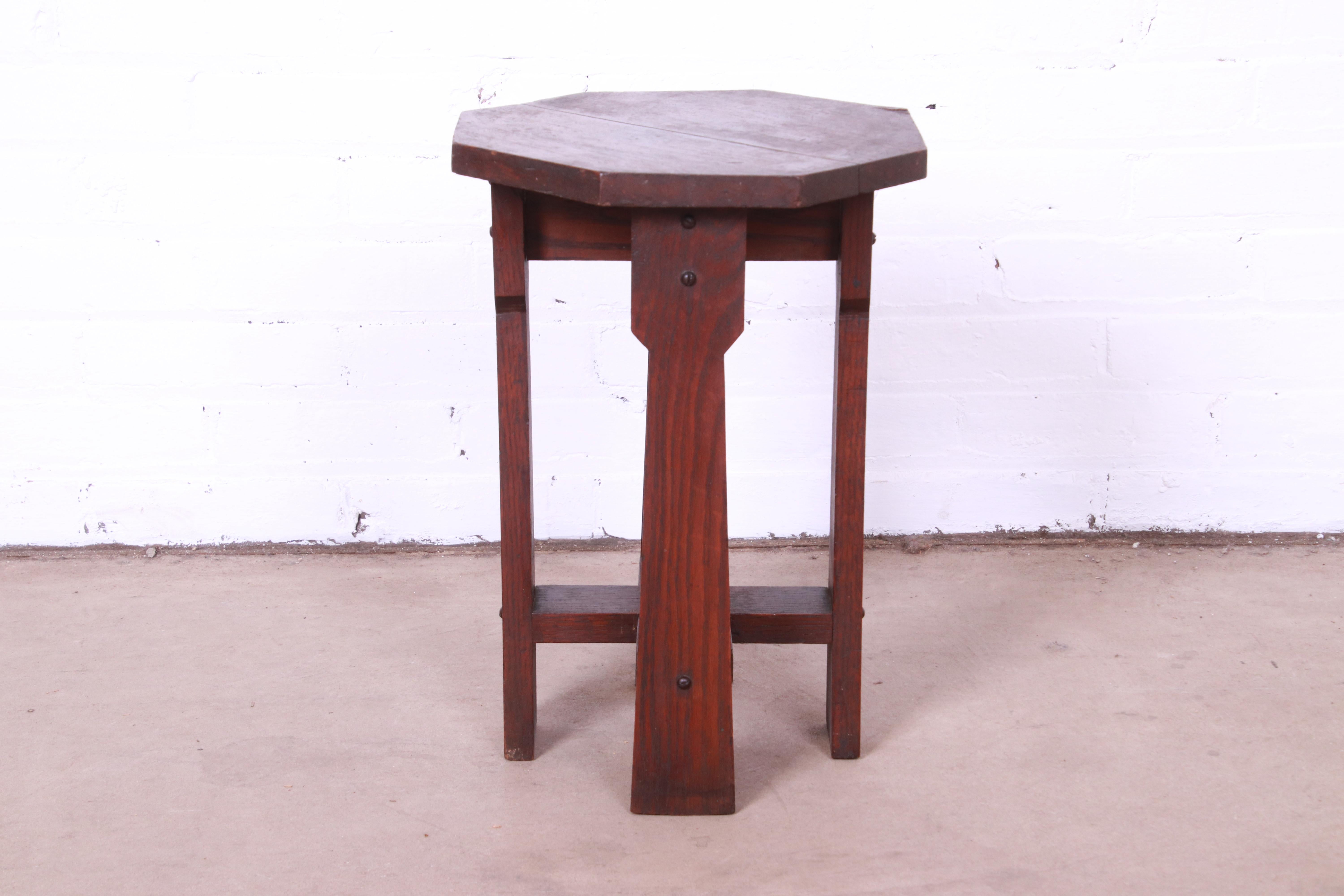 Antique Stickley Style Arts & Crafts Oak Side Table, Circa 1900 3