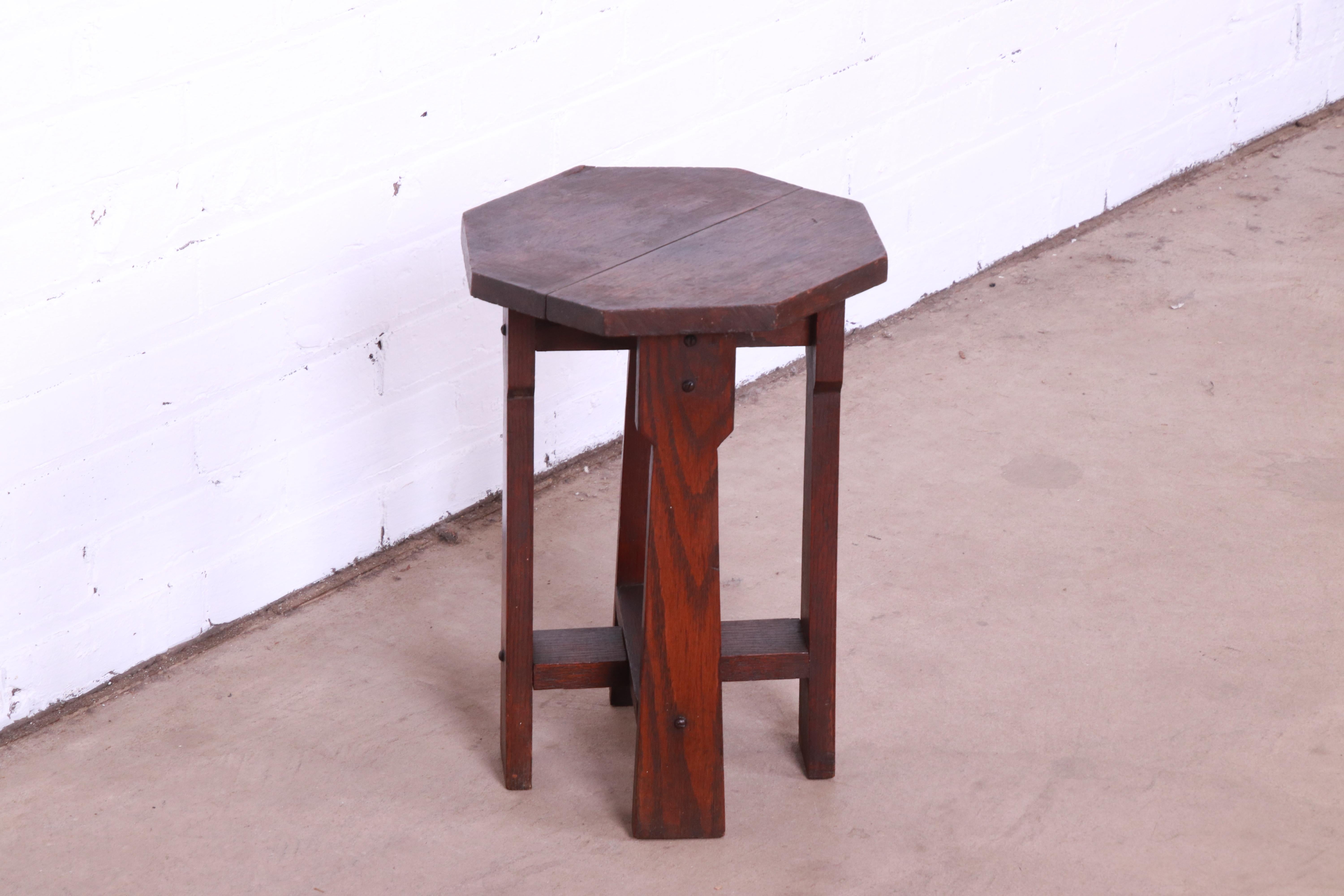 Antique Stickley Style Arts & Crafts Oak Side Table, Circa 1900 In Good Condition In South Bend, IN
