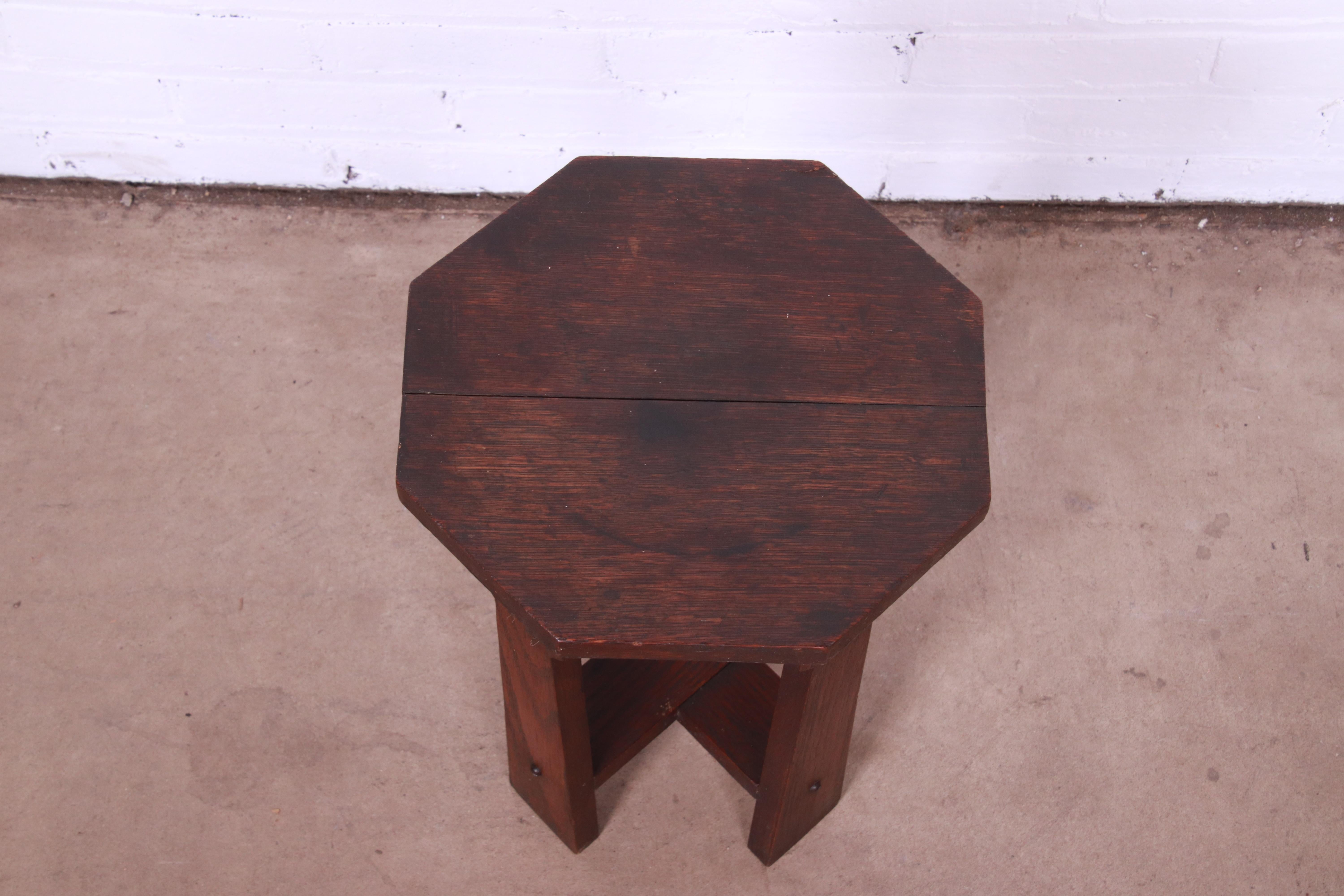 Antique Stickley Style Arts & Crafts Oak Side Table, Circa 1900 1
