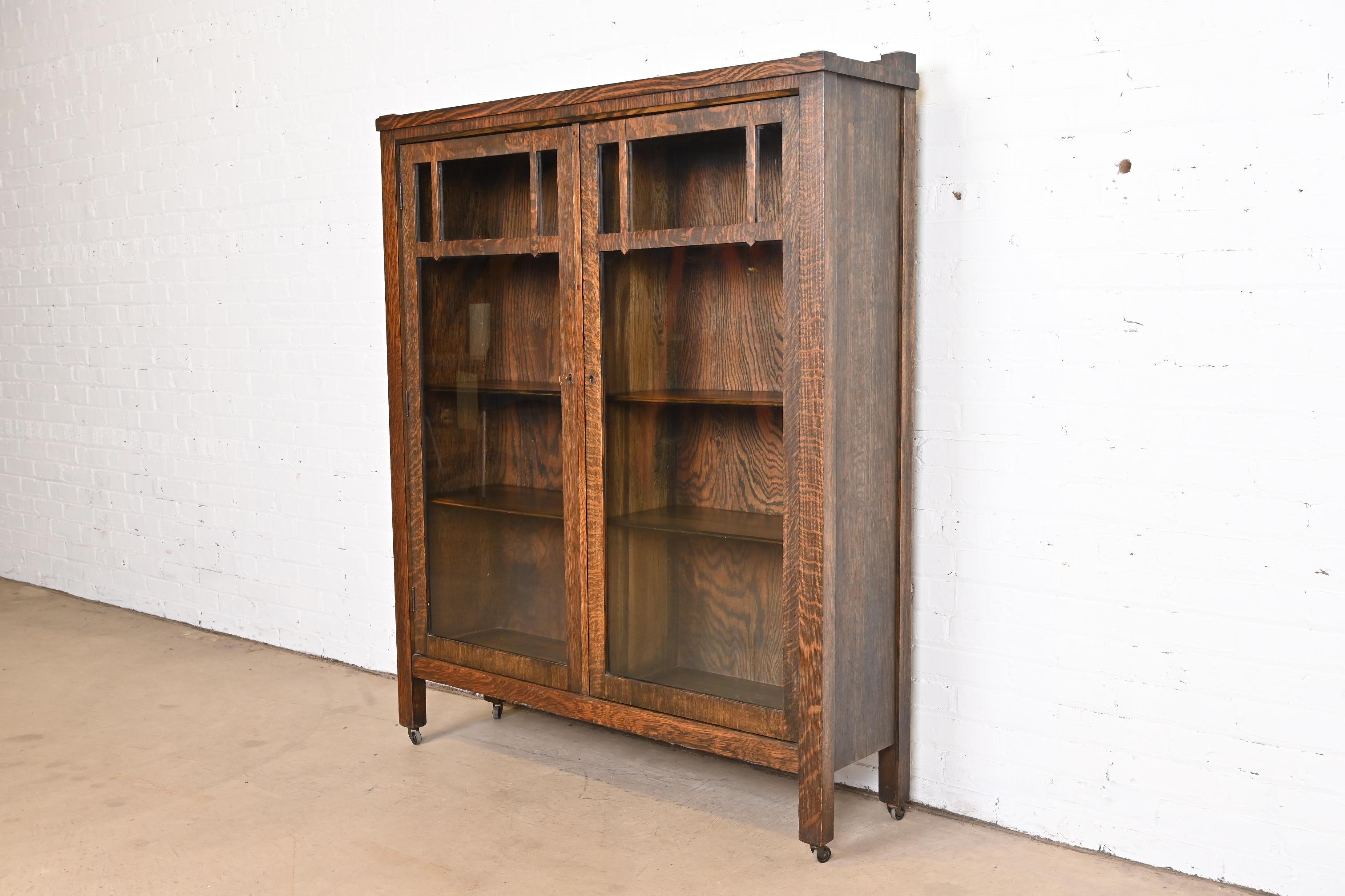 Antique Stickley Style Mission Oak Arts and Crafts Double Bookcase, Circa 1900 In Good Condition In South Bend, IN