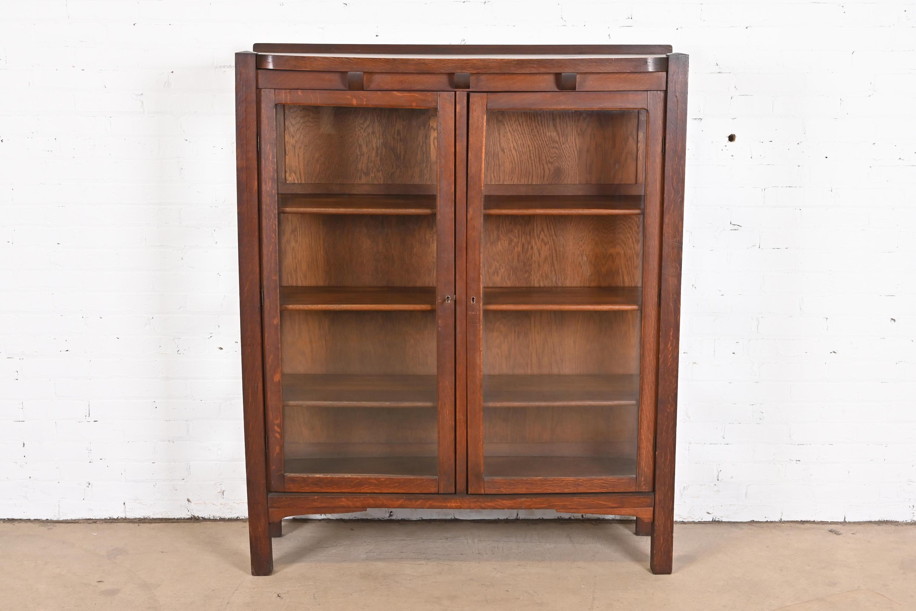 A gorgeous antique Mission oak Arts & Crafts bookcase, display cabinet, or china cabinet

In the manner of Stickley

USA, Circa 1900

Oak, with glass doors and sides. Cabinets lock, and key is included.

Measures: 48.75