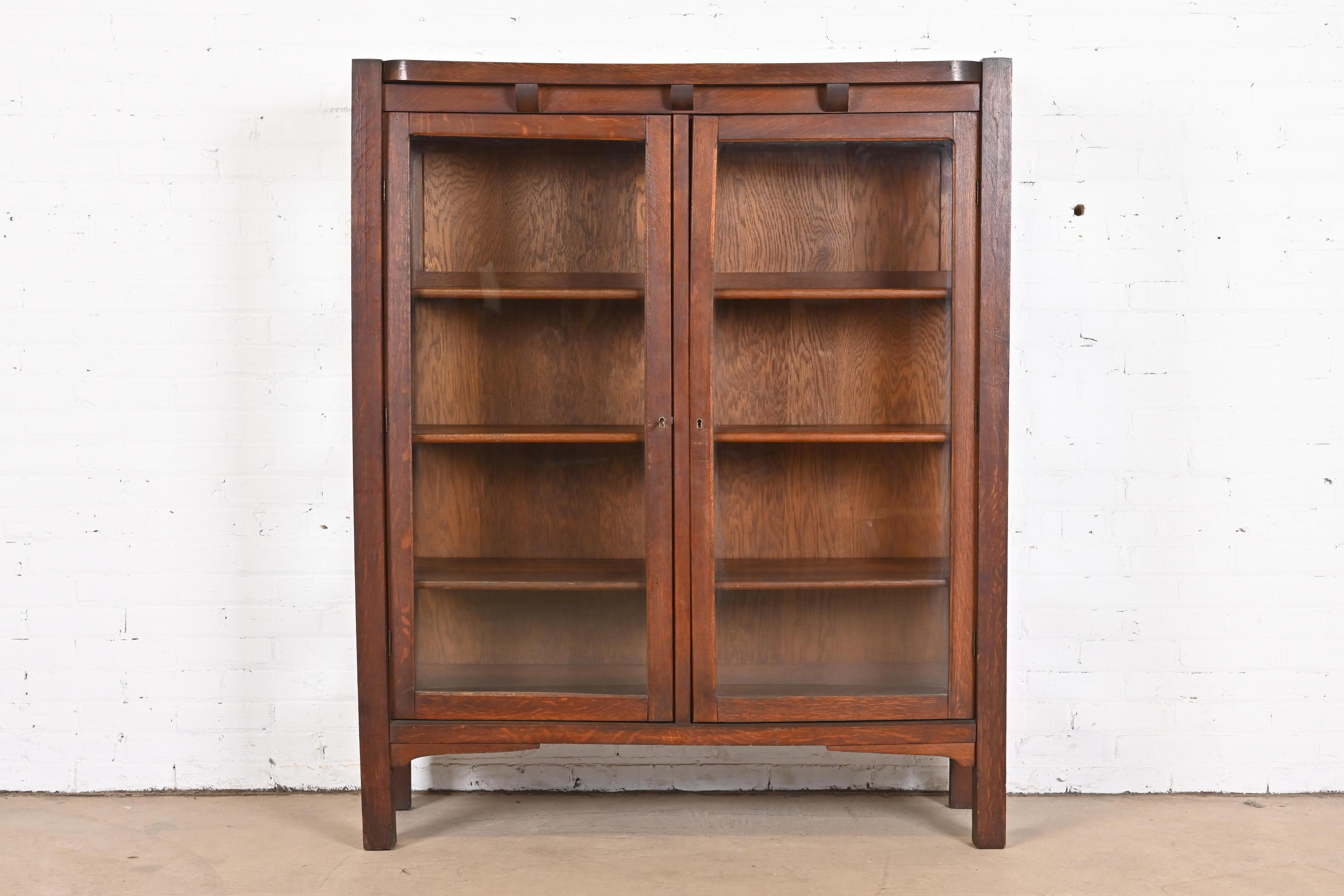 Arts and Crafts Antique Stickley Style Mission Oak Arts & Crafts Bookcase, Circa 1900