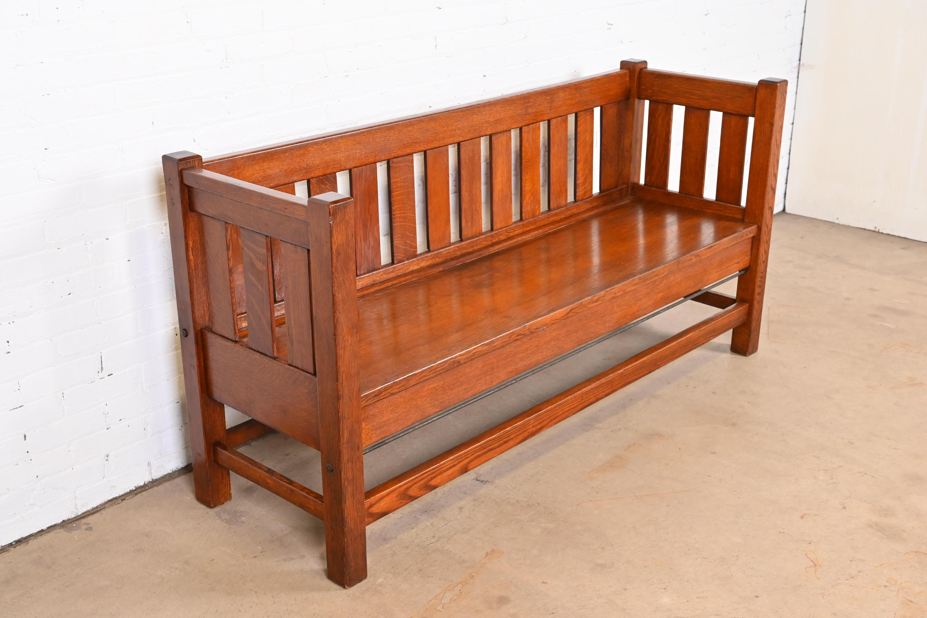 Antique Stickley Style Mission Oak Arts & Crafts Settle Sofa or Bench In Good Condition In South Bend, IN