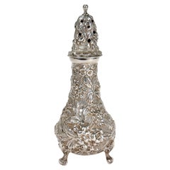 Salero Repoussé Antiguo de Plata de Ley Stieff
