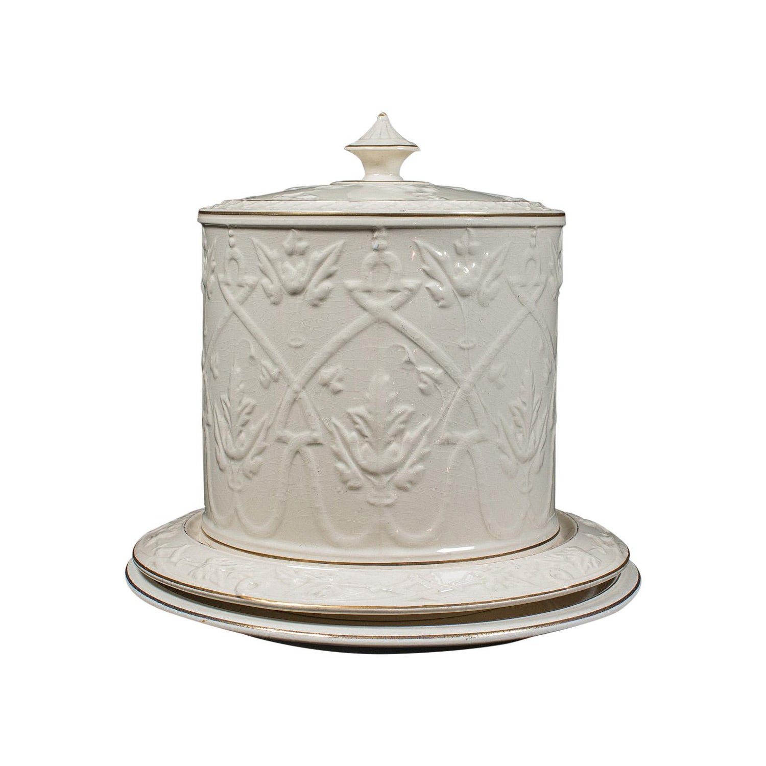 https://a.1stdibscdn.com/antique-stilton-dome-english-ceramic-cheese-keeper-cracker-plate-victorian-for-sale/1121189/f_244505021625826296137/24450502_master.jpg?width=1500