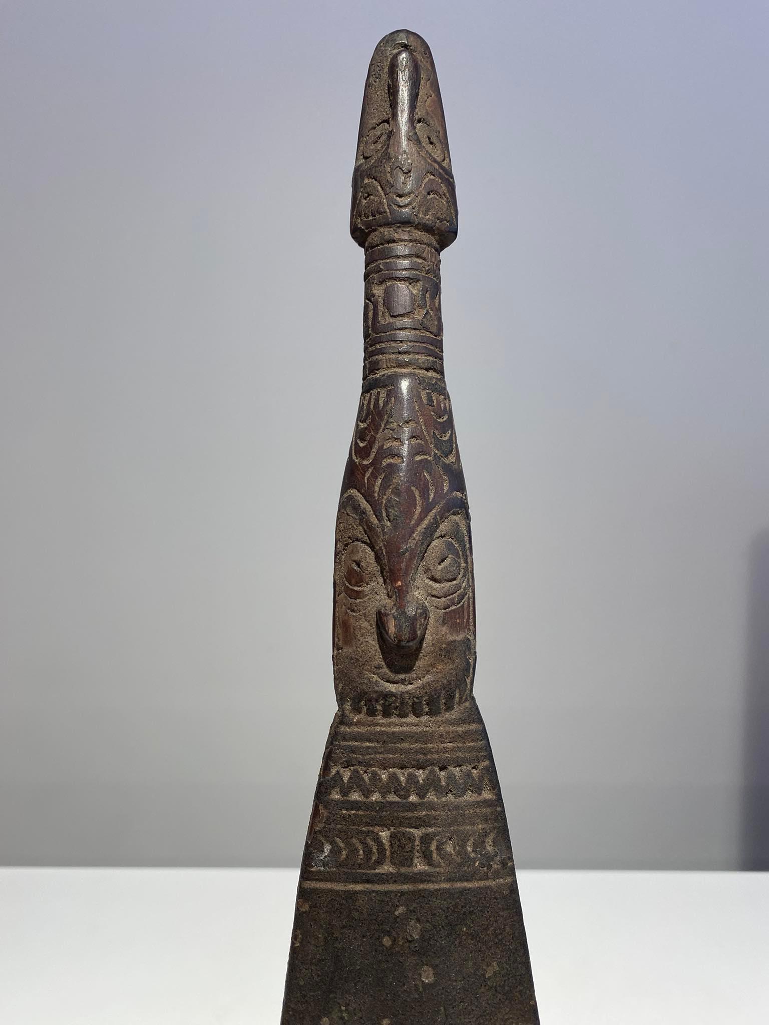 Antique stirrer Lower Sepik Papua New Guinea Murik Lakes Ramu Oceanic art Ramu In Excellent Condition For Sale In Leuven, BE