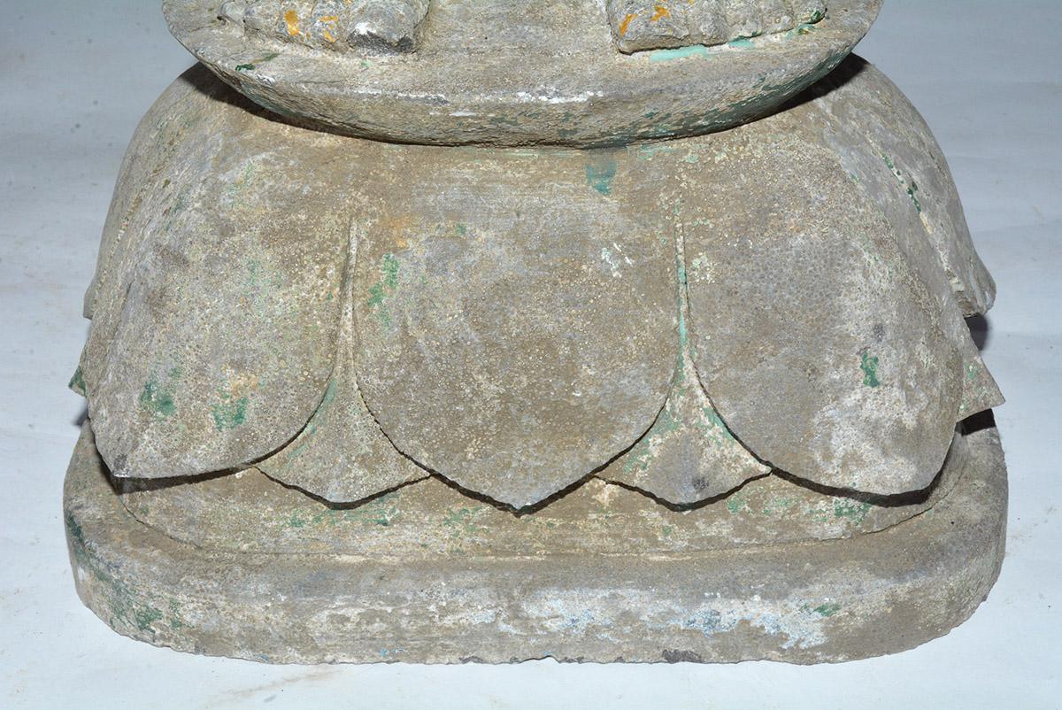 Lampes à base de pierre anciennes, pieds de statues de Bouddha en vente 3
