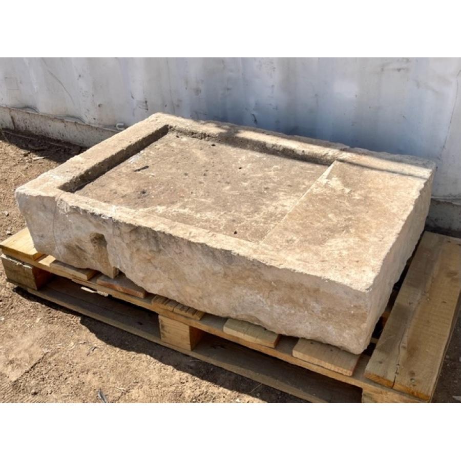 Antique Stone Basin In Distressed Condition For Sale In Scottsdale, AZ